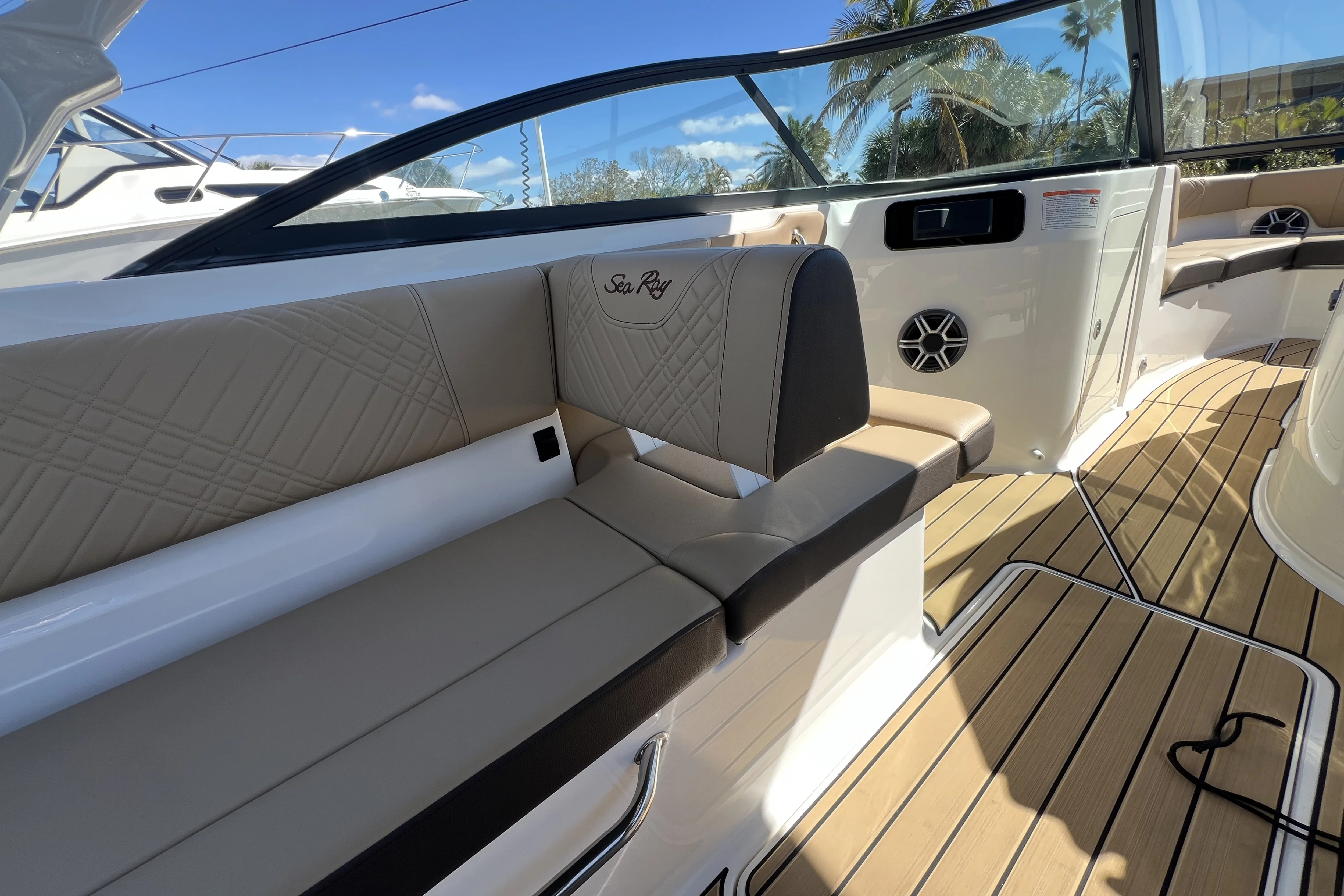 2026 Sea Ray SDX 250 Outboard Image Thumbnail #14