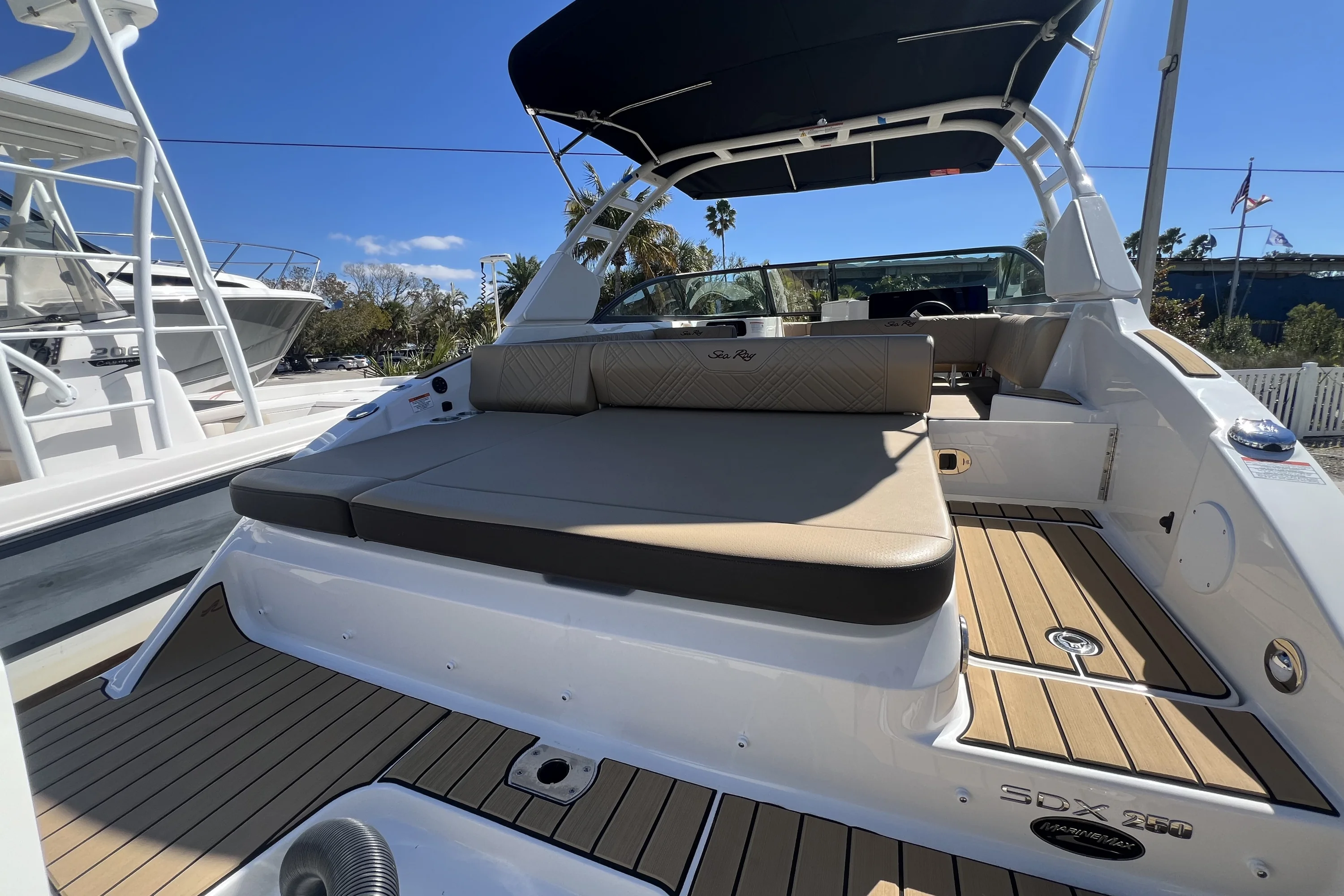 2026 Sea Ray SDX 250 Outboard Image Thumbnail #9