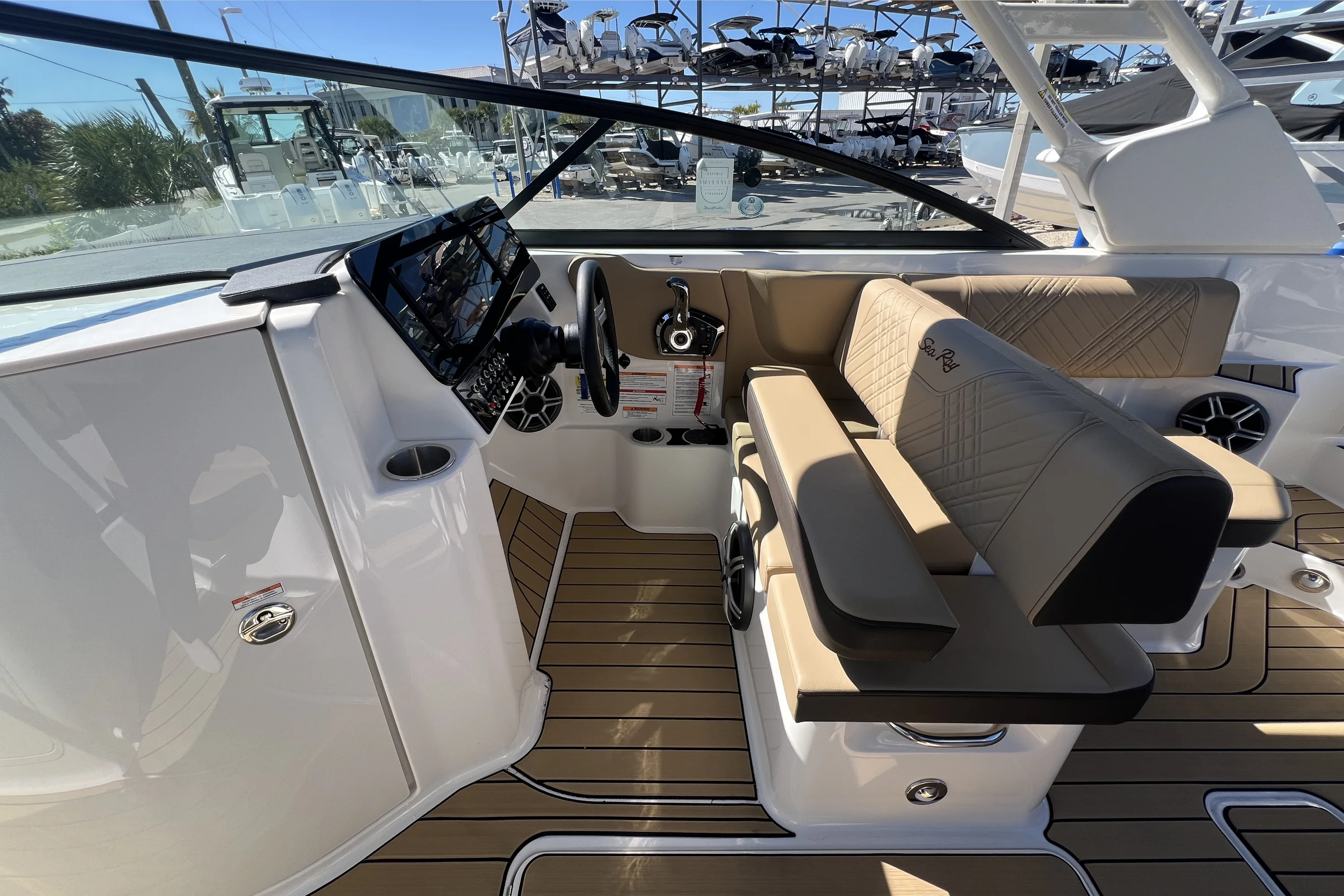 2026 Sea Ray SDX 250 Outboard Image Thumbnail #15