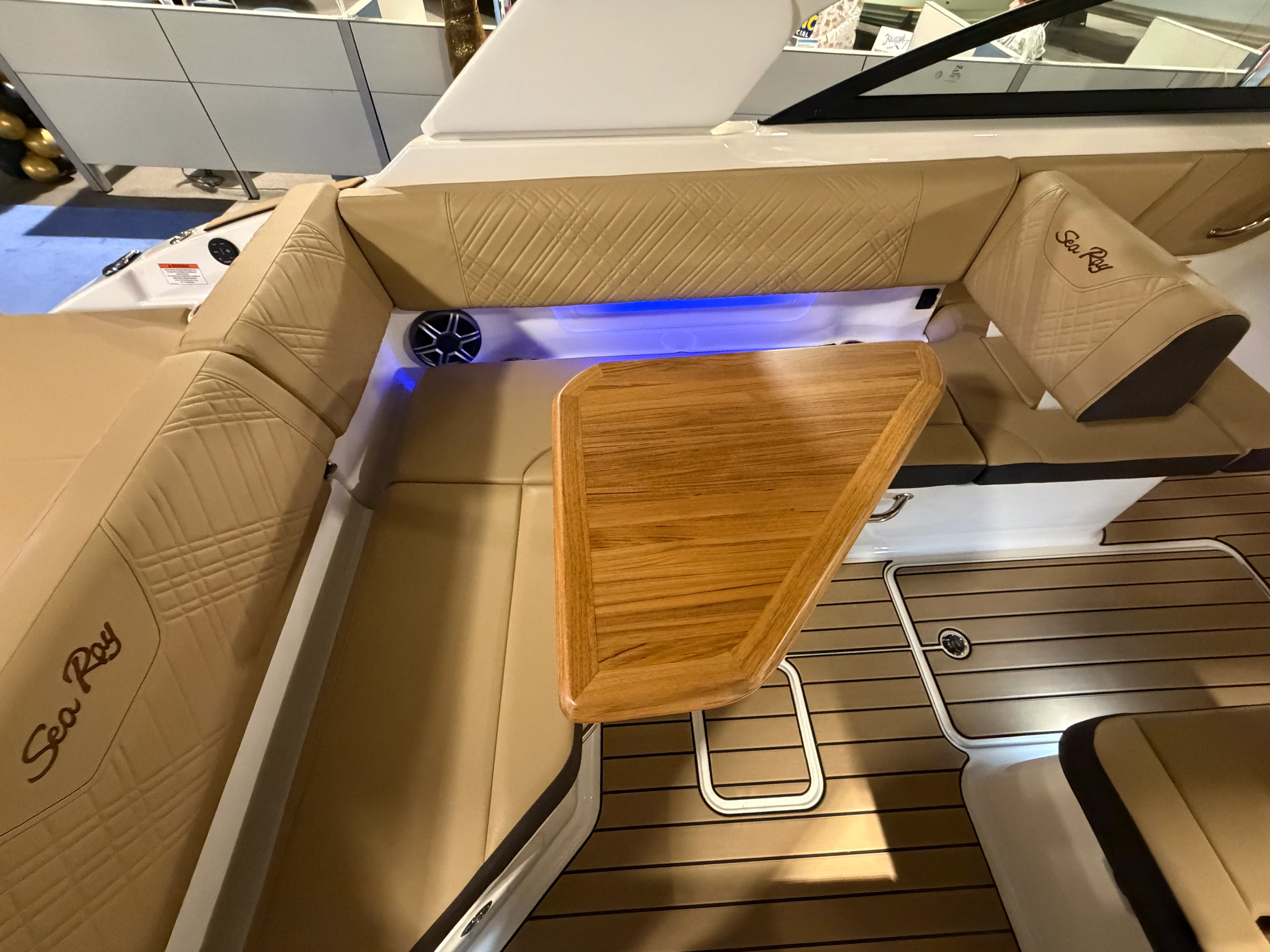 2026 Sea Ray SDX 250 Outboard Image Thumbnail #6