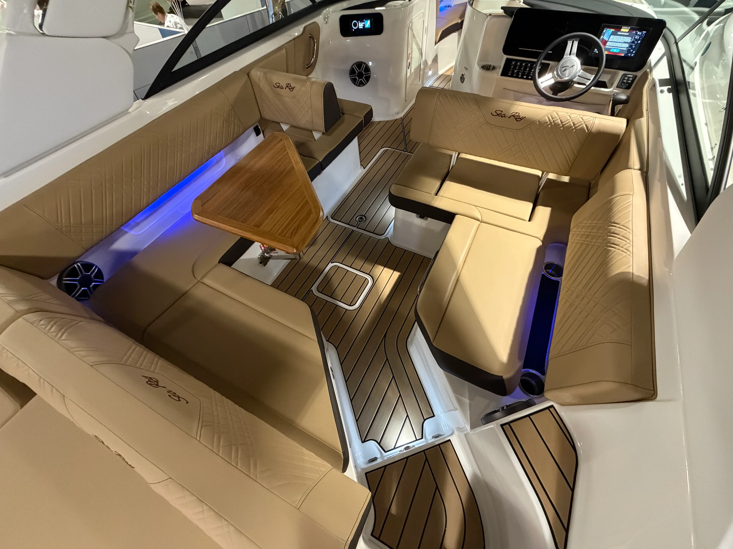 2026 Sea Ray SDX 250 Outboard Image Thumbnail #5