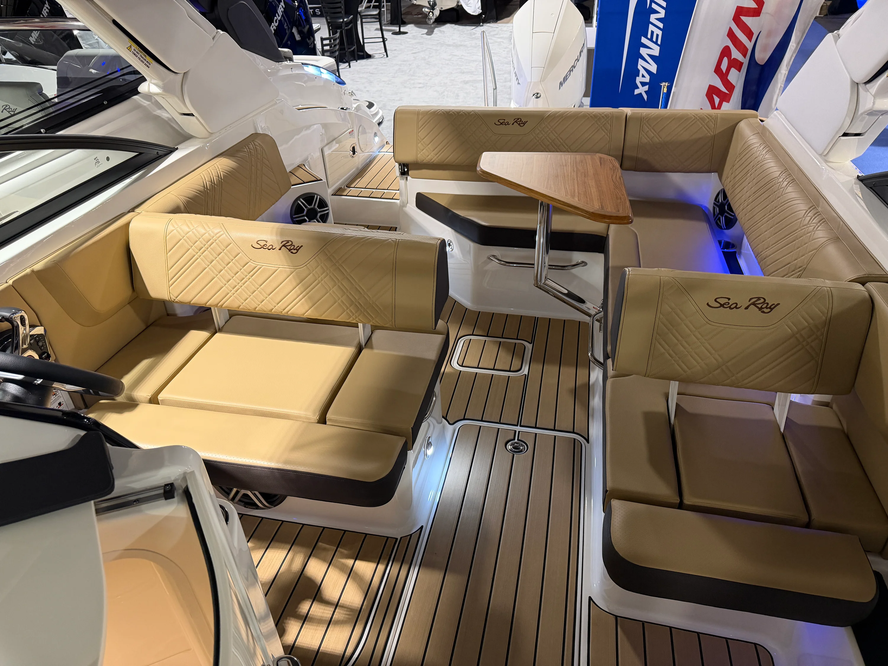 2026 Sea Ray SDX 250 Outboard Image Thumbnail #11