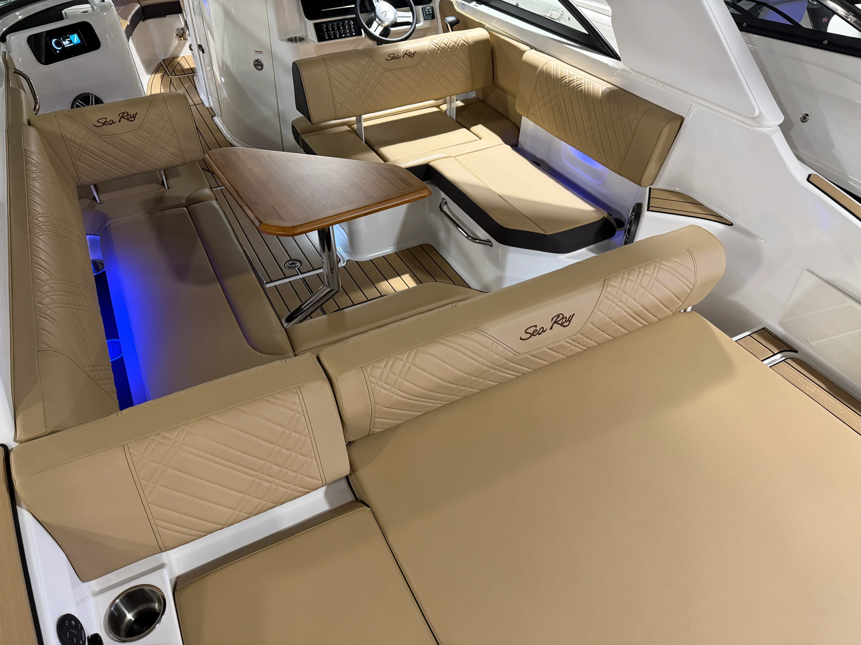 2026 Sea Ray SDX 250 Outboard Image Thumbnail #4