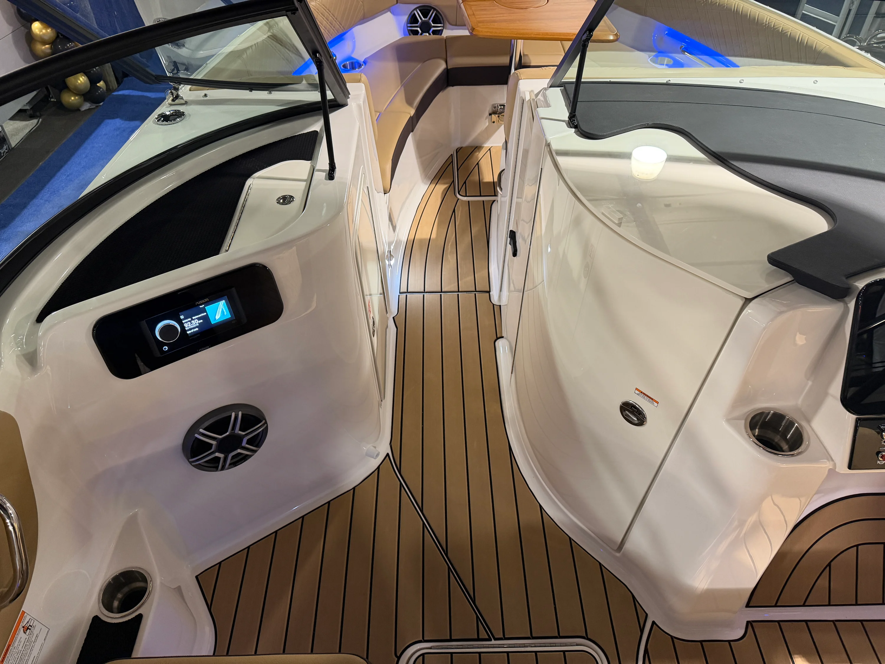 2026 Sea Ray SDX 250 Outboard Image Thumbnail #12