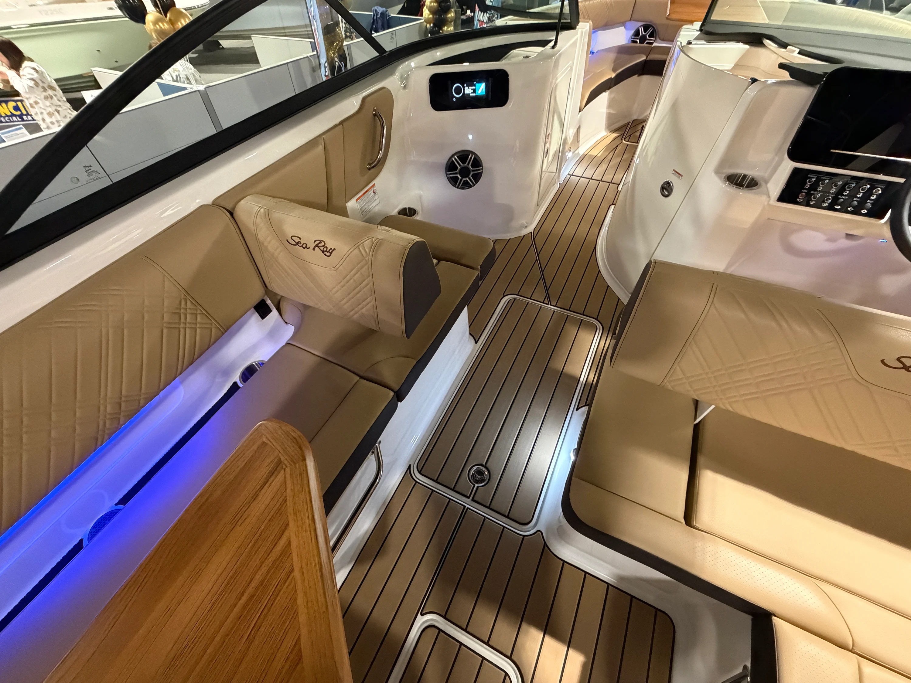 2026 Sea Ray SDX 250 Outboard Image Thumbnail #7