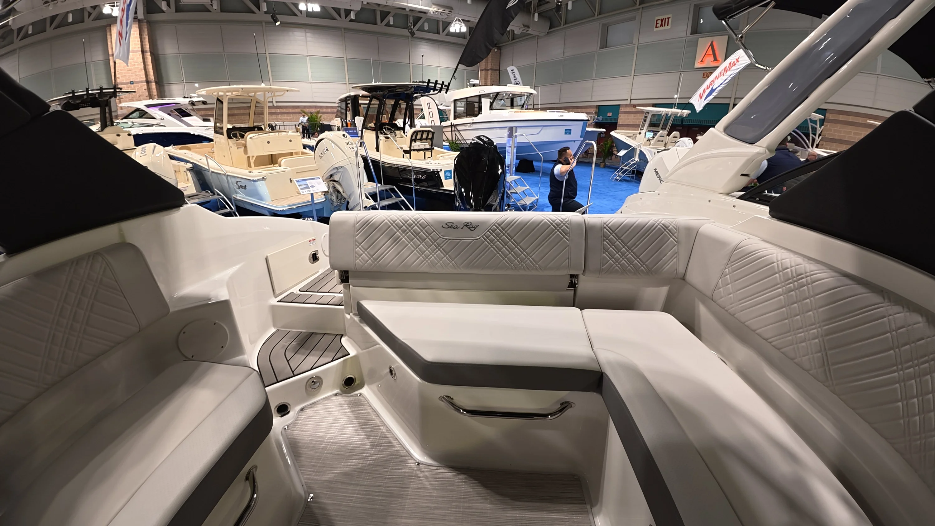 2026 Sea Ray SDX 250 Outboard Image Thumbnail #8