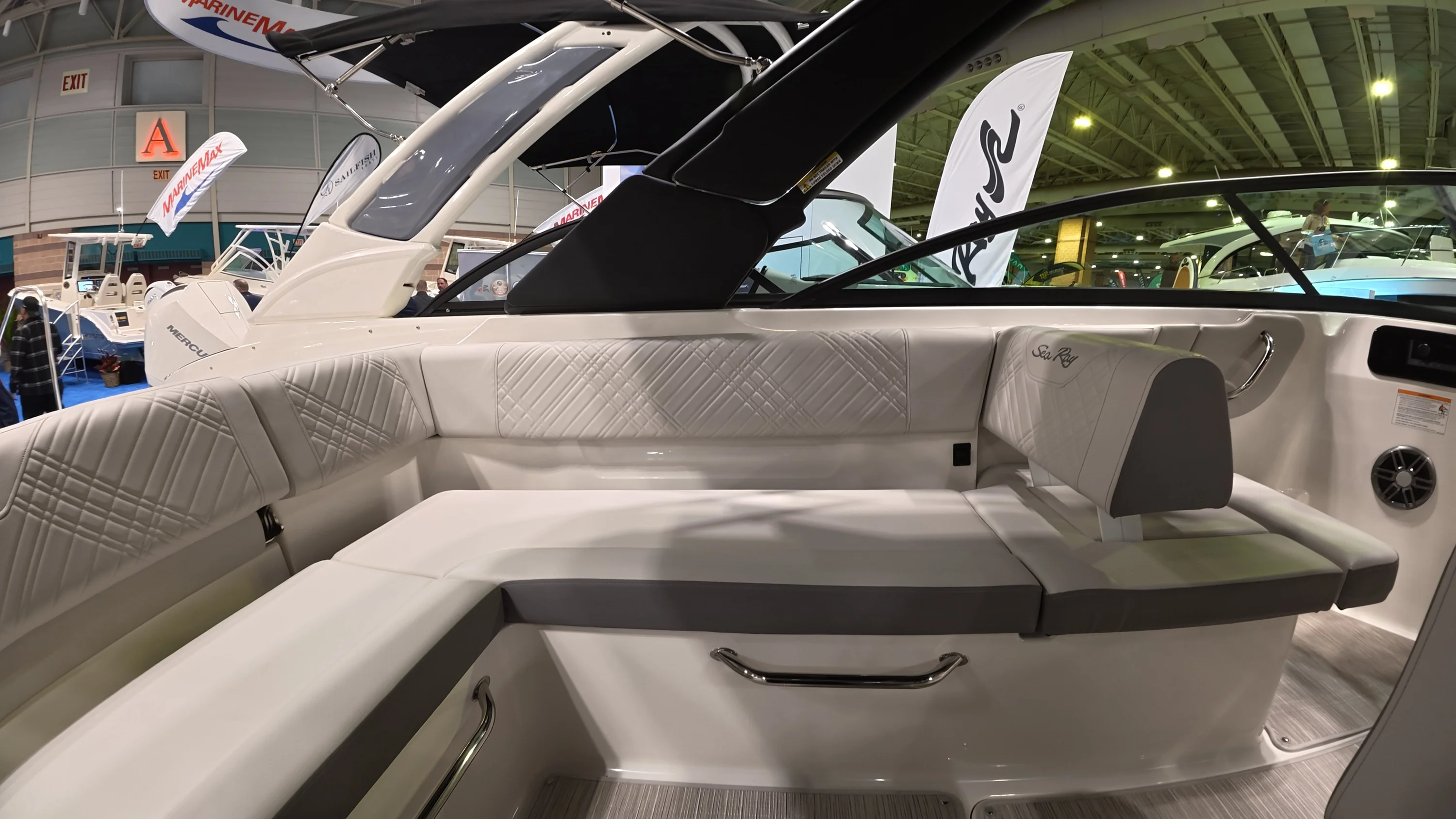 2026 Sea Ray SDX 250 Outboard Image Thumbnail #9