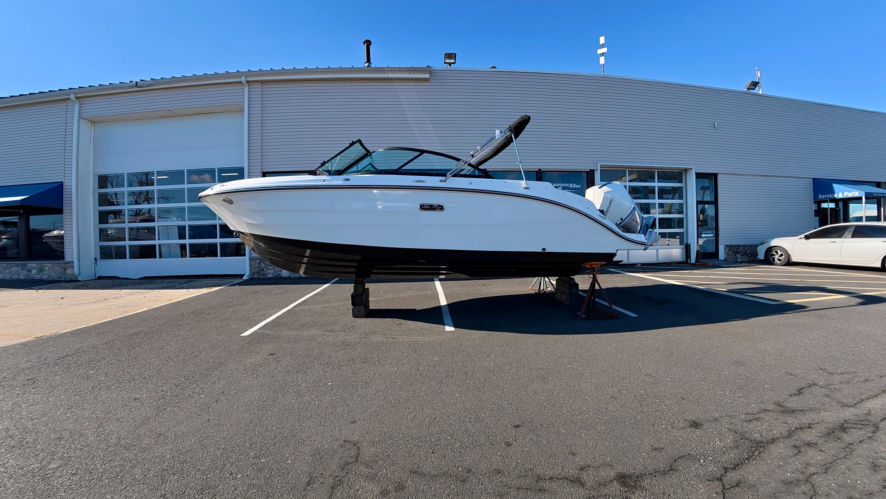 2026 Sea Ray SDX 230 Outboard Image Thumbnail #2