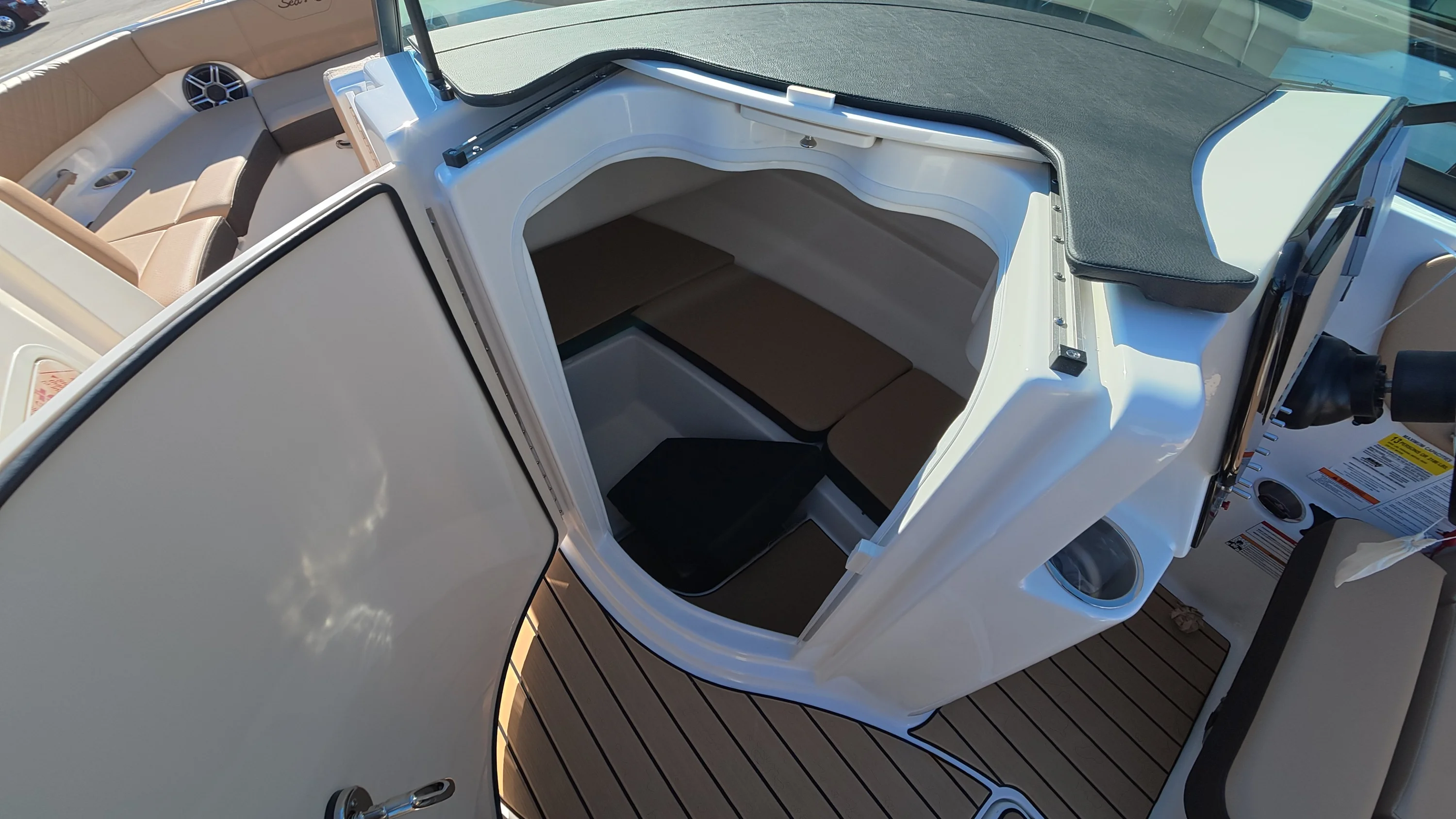 2026 Sea Ray SDX 230 Outboard Image Thumbnail #16