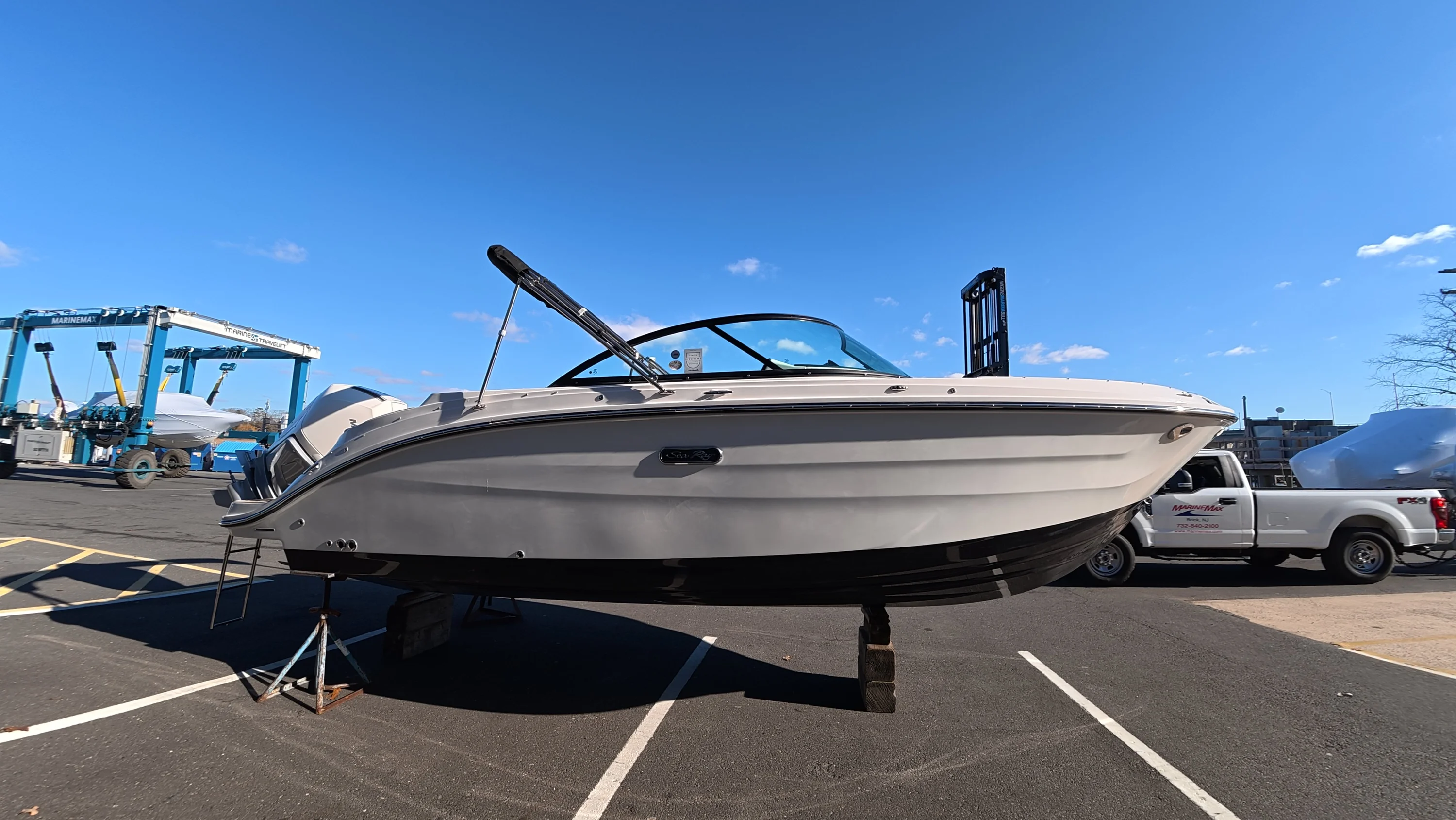 2026 Sea Ray SDX 230 Outboard Image Thumbnail #5