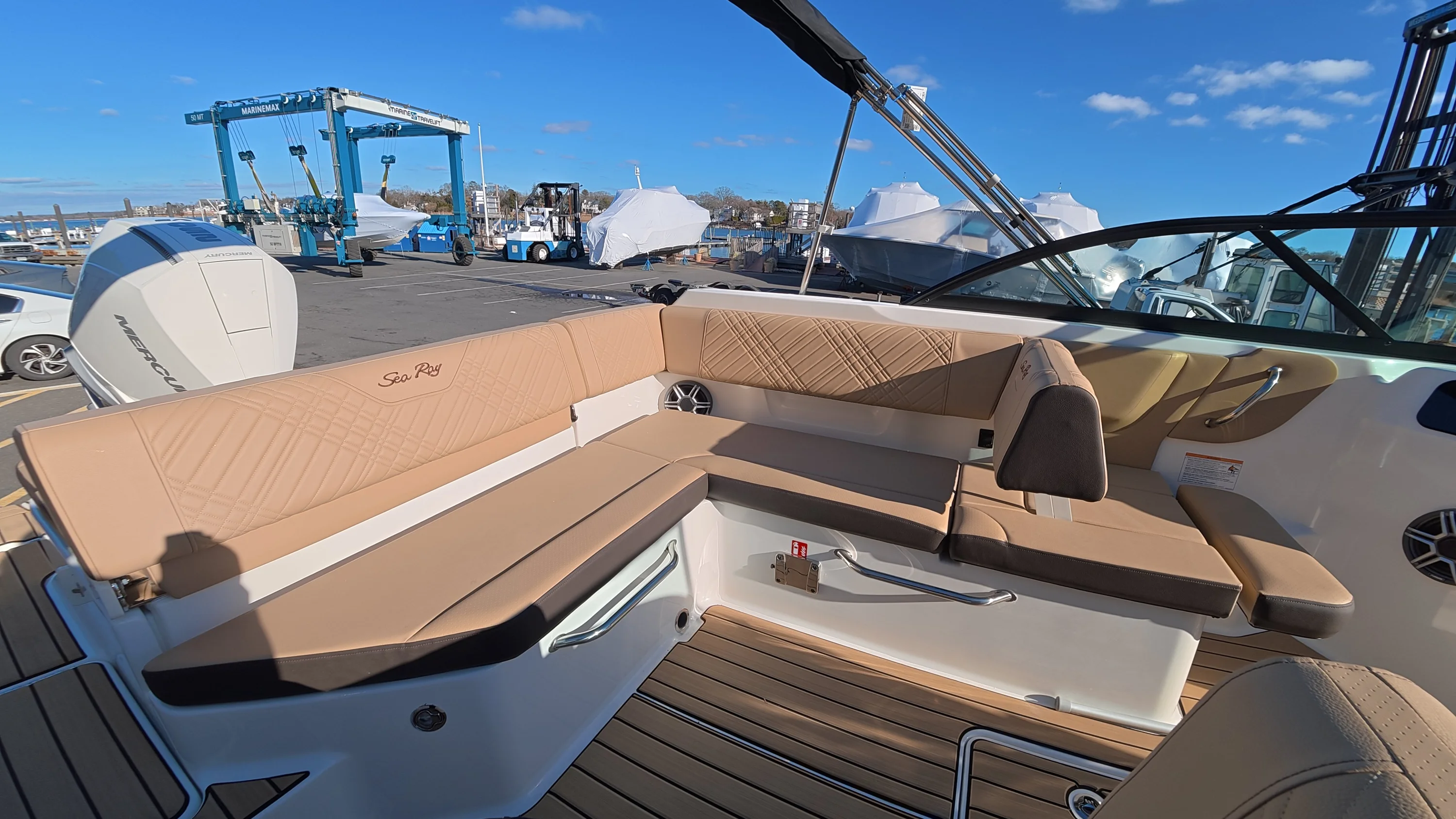 2026 Sea Ray SDX 230 Outboard Image Thumbnail #9