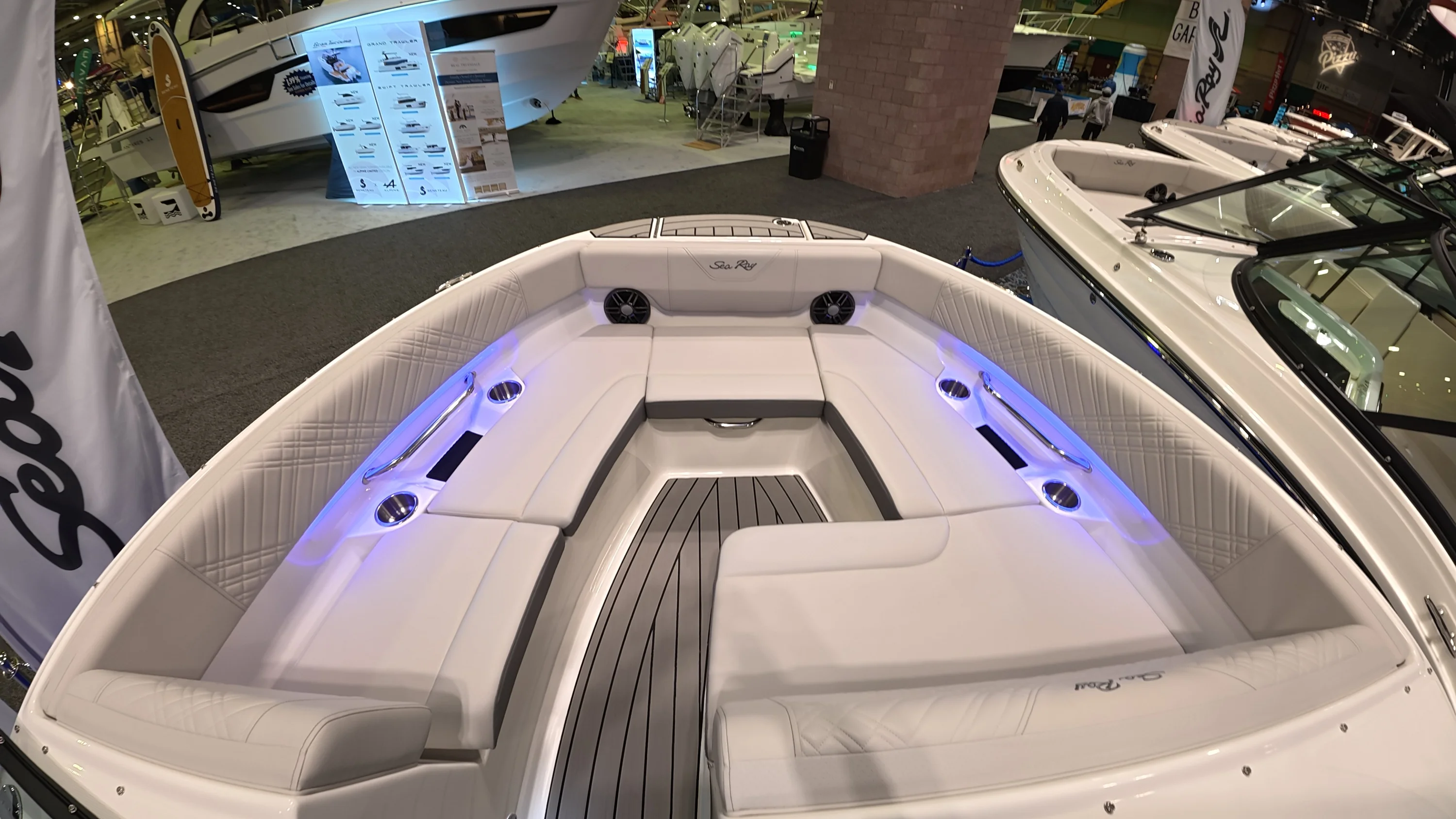 2026 Sea Ray SDX 230 Outboard Image Thumbnail #24