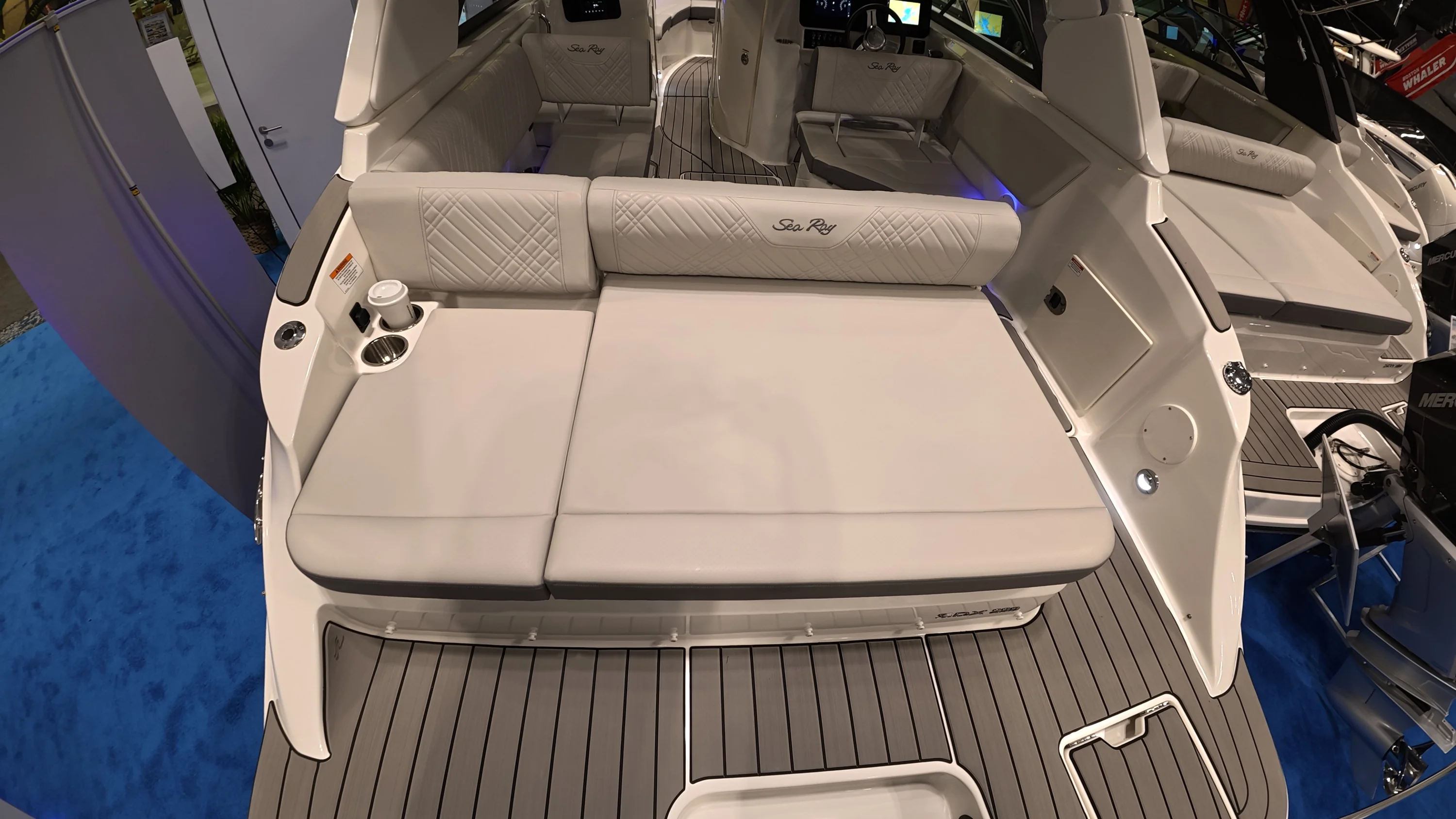 2026 Sea Ray SDX 230 Outboard Image Thumbnail #3