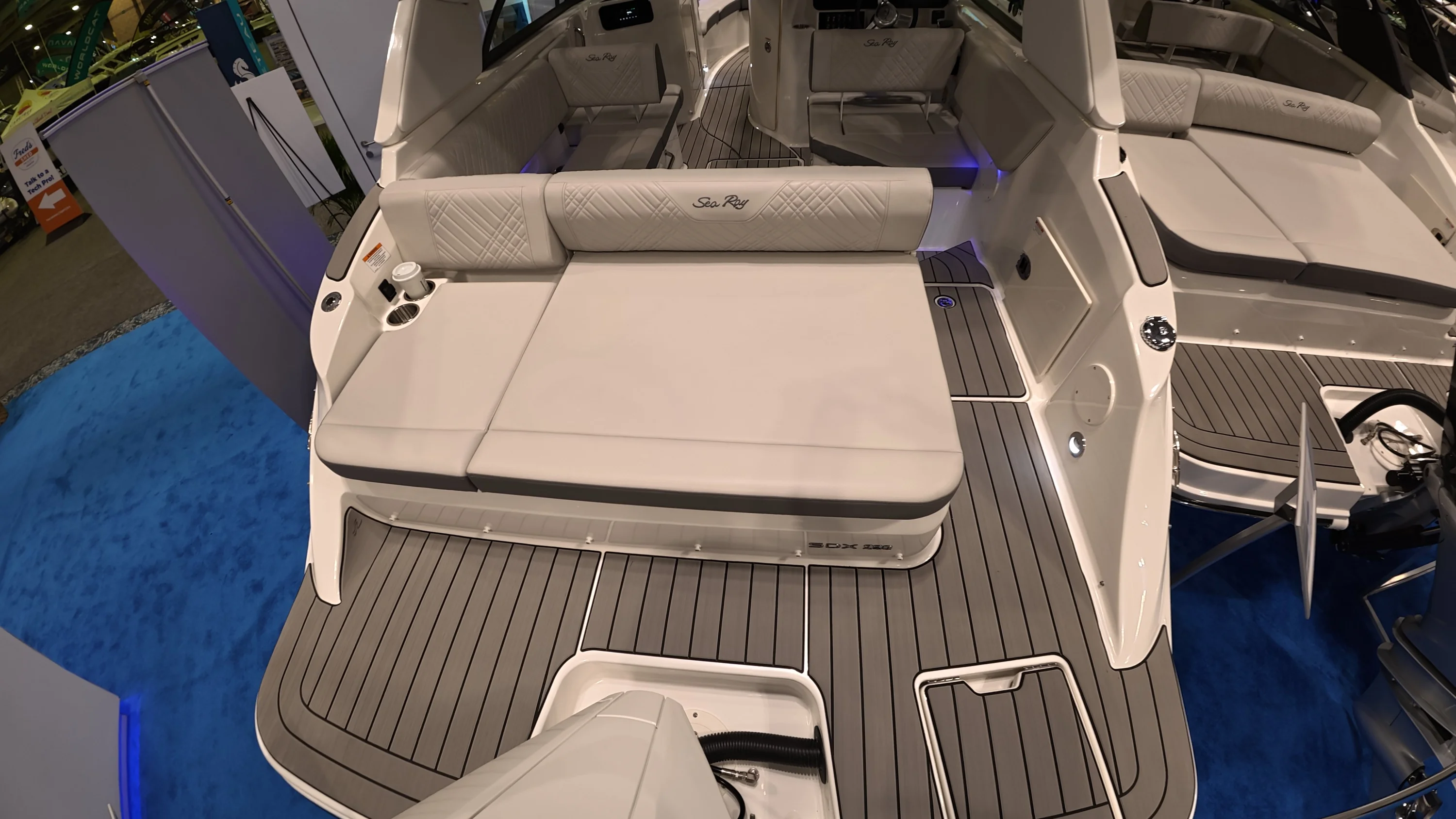 2026 Sea Ray SDX 230 Outboard Image Thumbnail #2