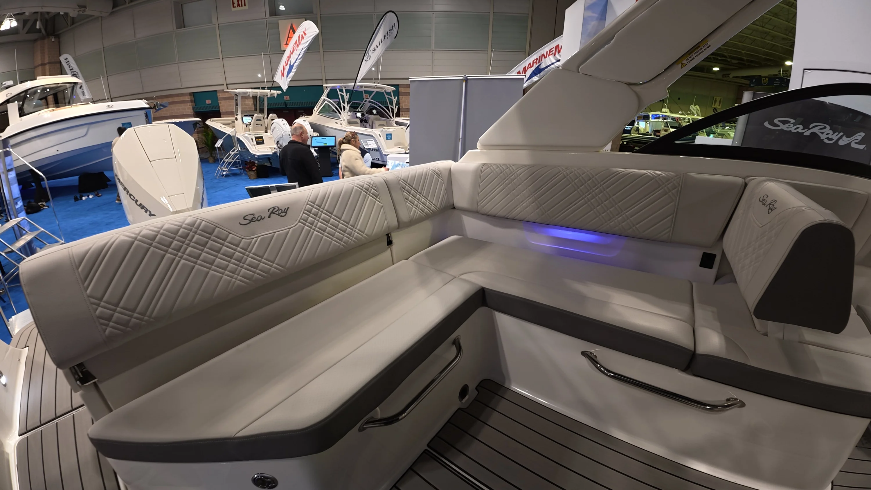 2026 Sea Ray SDX 230 Outboard Image Thumbnail #10