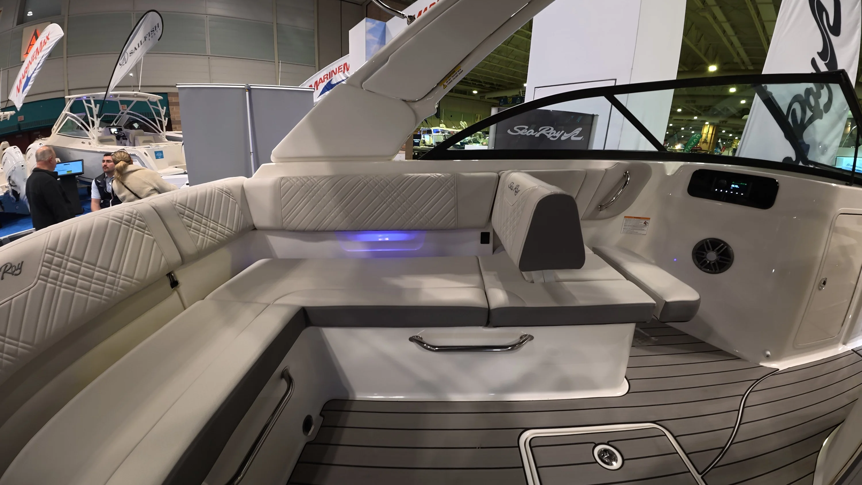 2026 Sea Ray SDX 230 Outboard Image Thumbnail #11