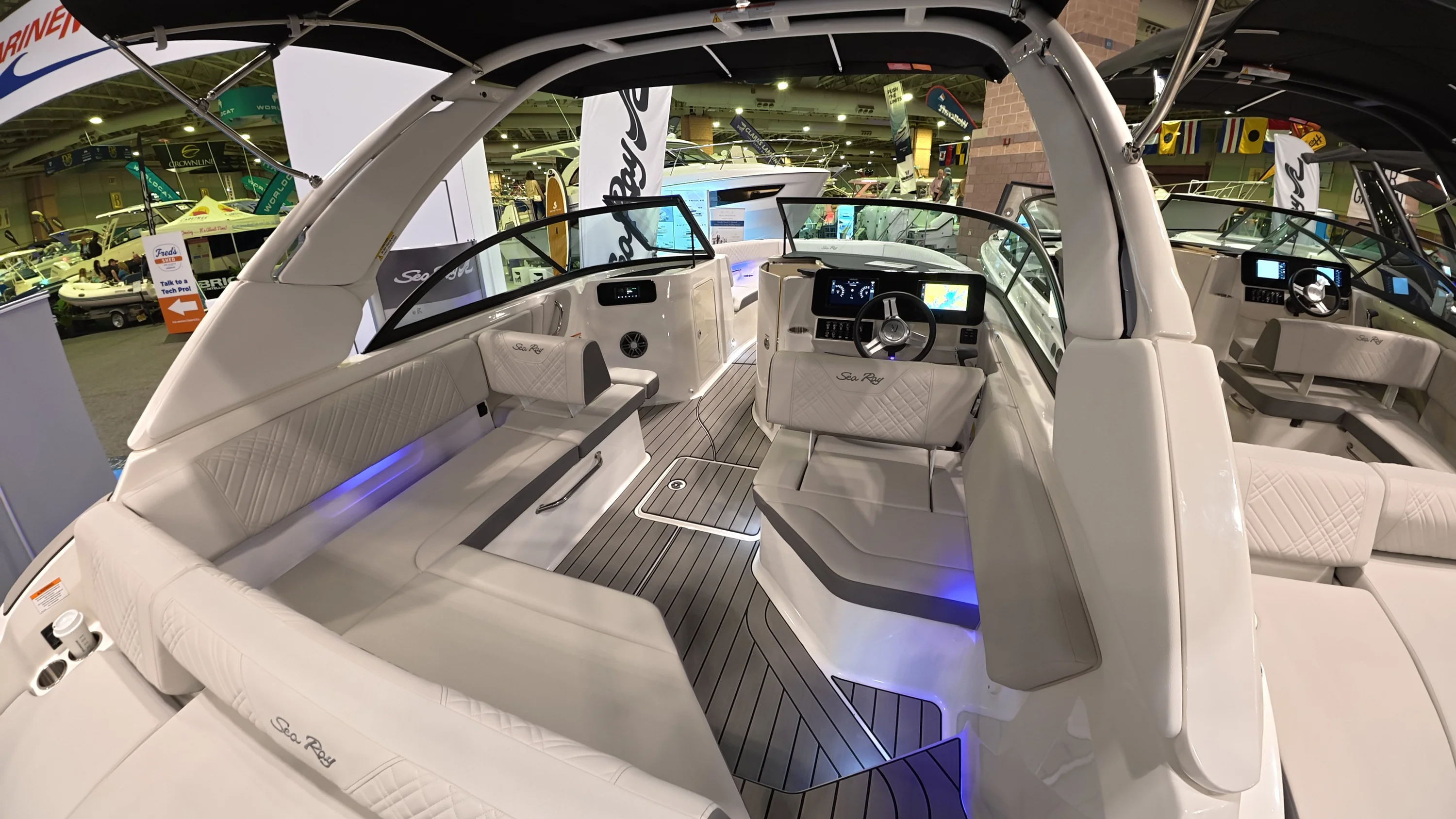 2026 Sea Ray SDX 230 Outboard Image Thumbnail #5