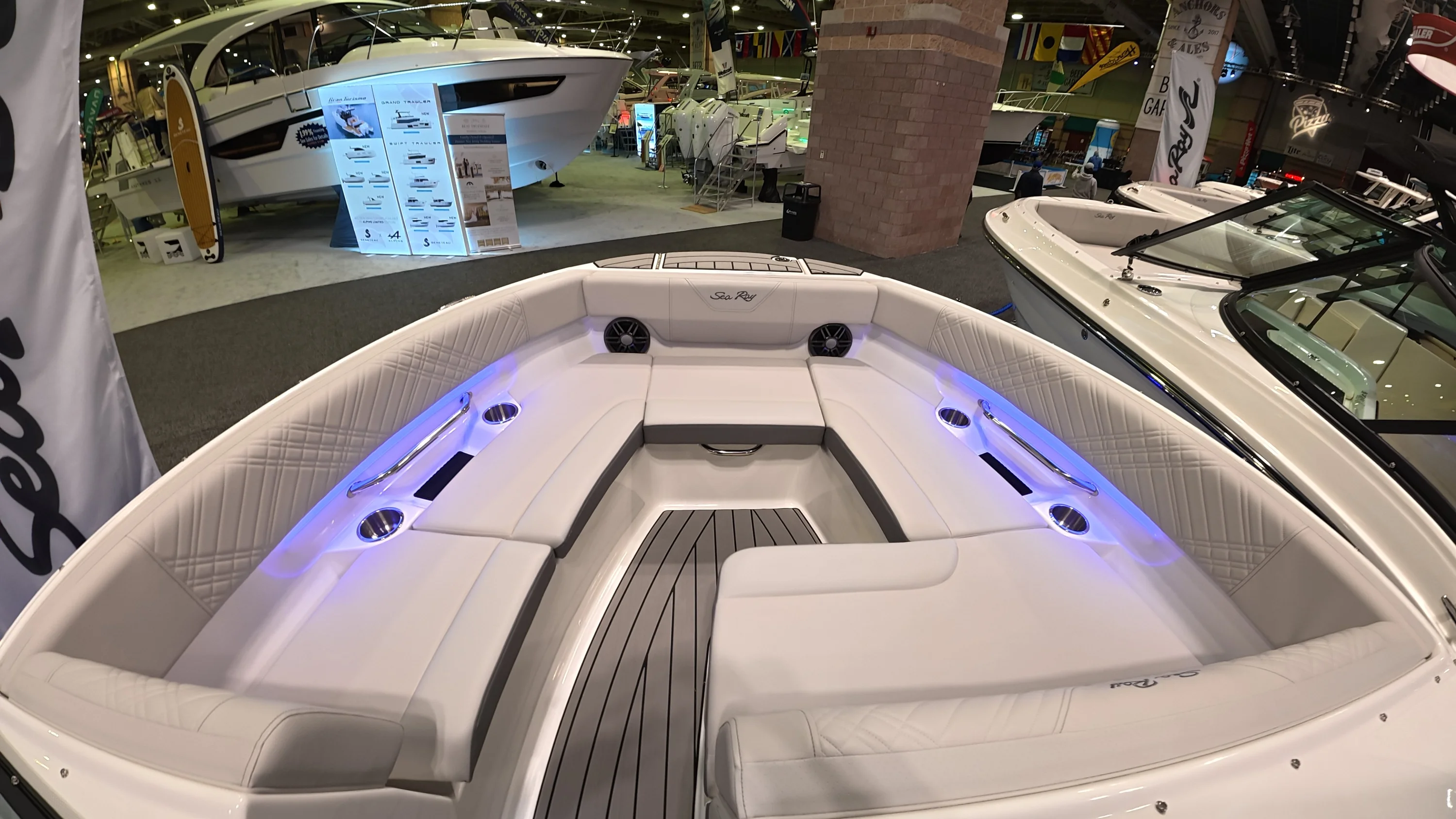 2026 Sea Ray SDX 230 Outboard Image Thumbnail #23