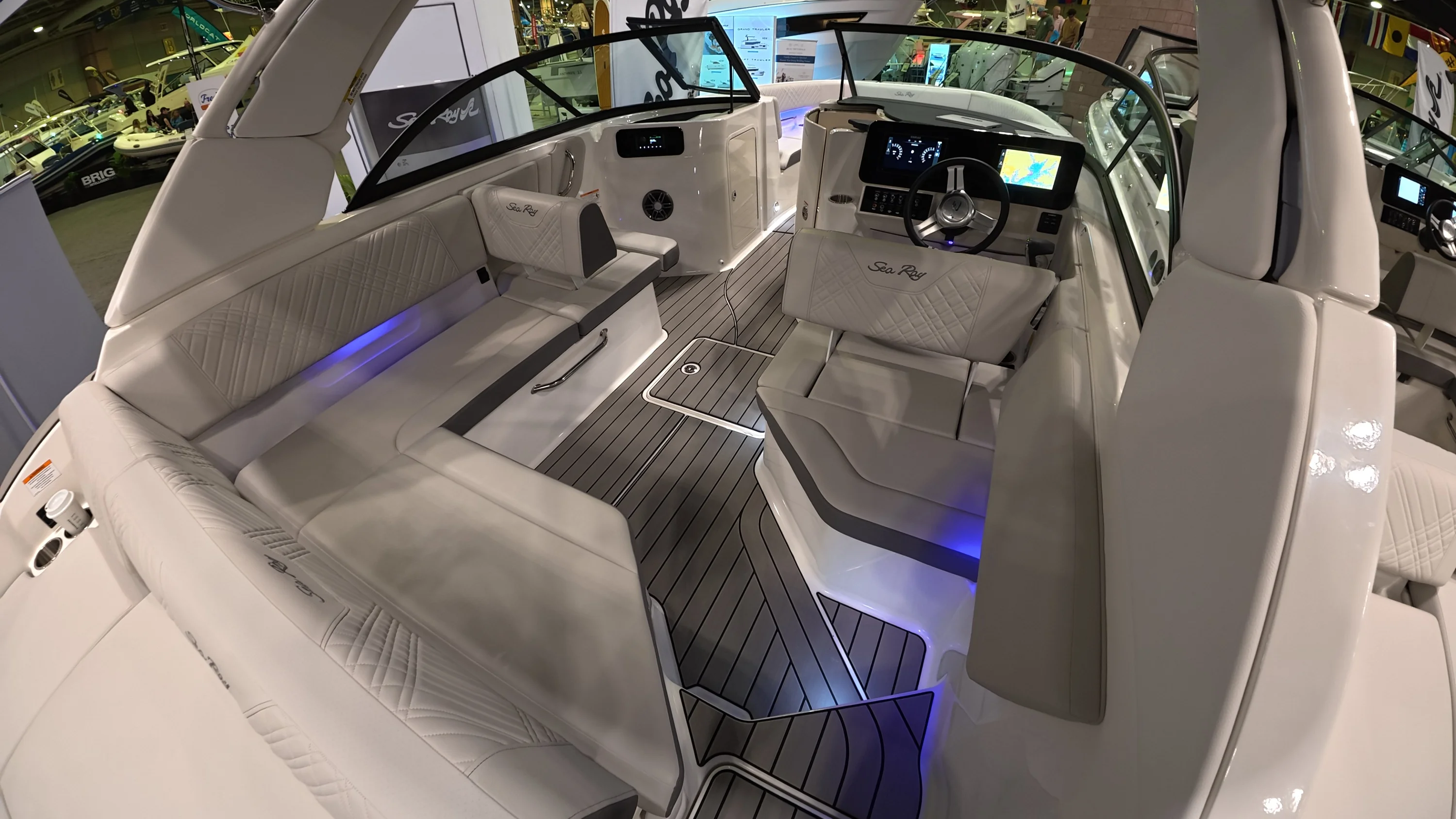 2026 Sea Ray SDX 230 Outboard Image Thumbnail #6