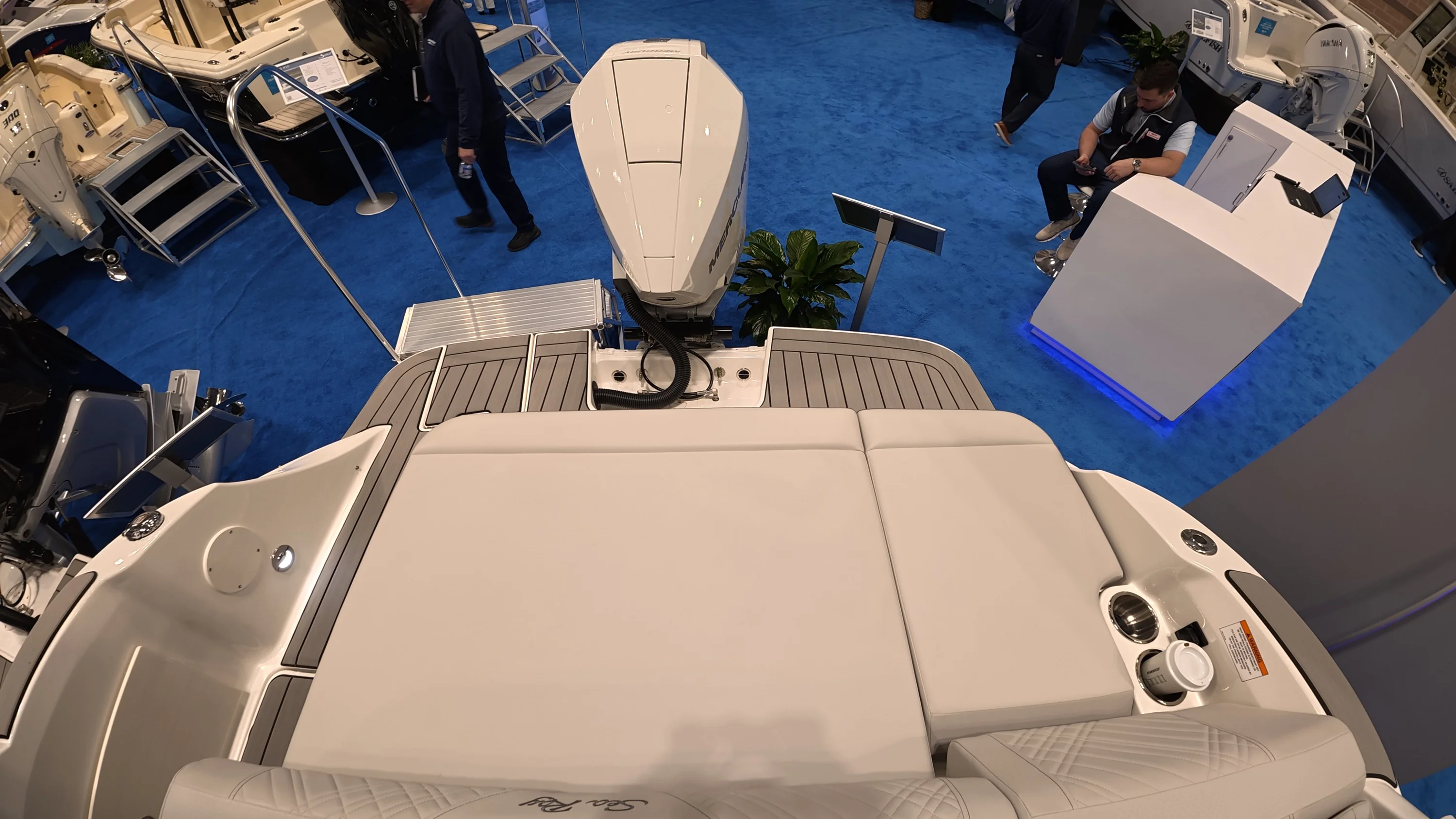 2026 Sea Ray SDX 230 Outboard Image Thumbnail #4