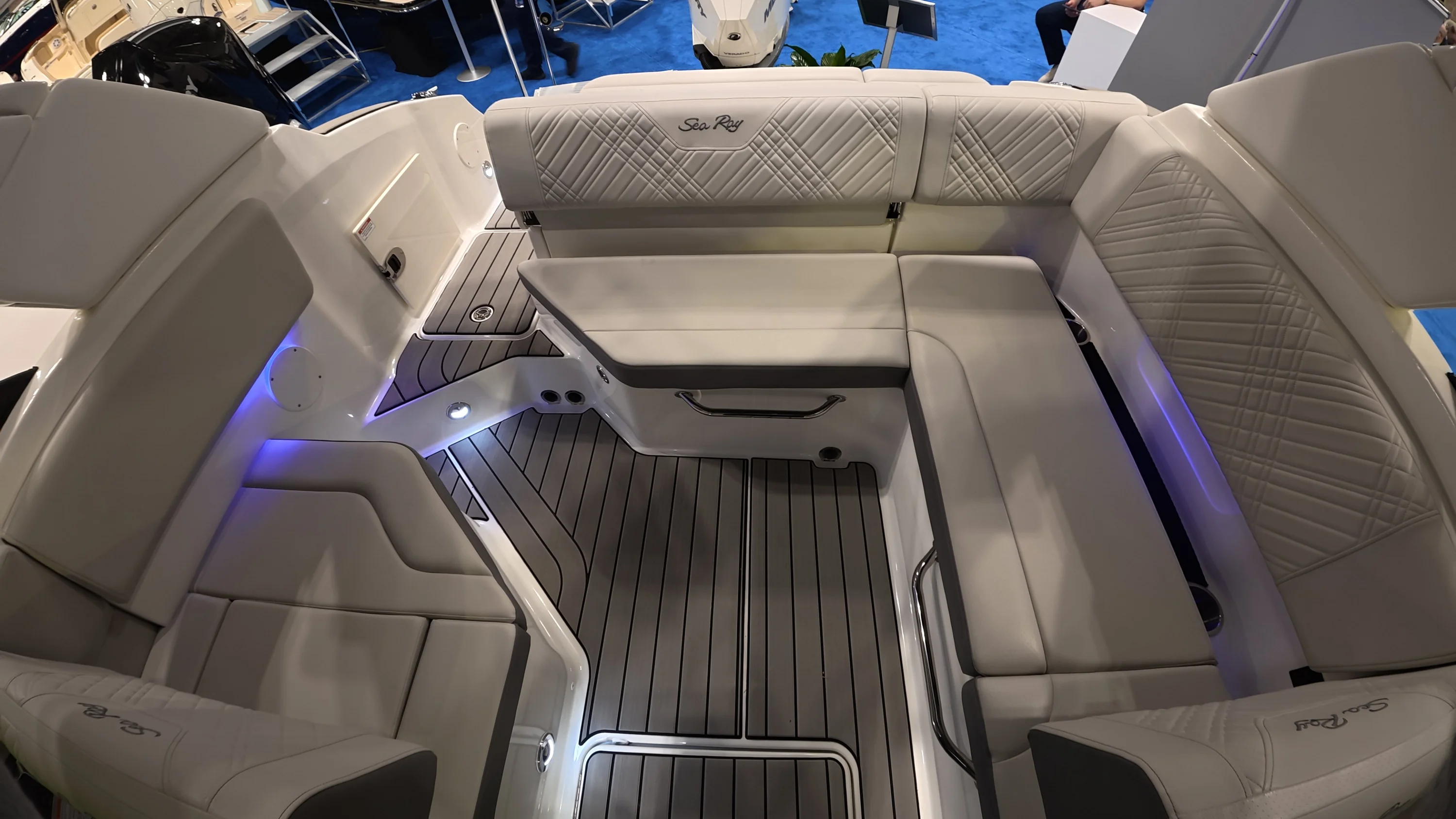 2026 Sea Ray SDX 230 Outboard Image Thumbnail #9