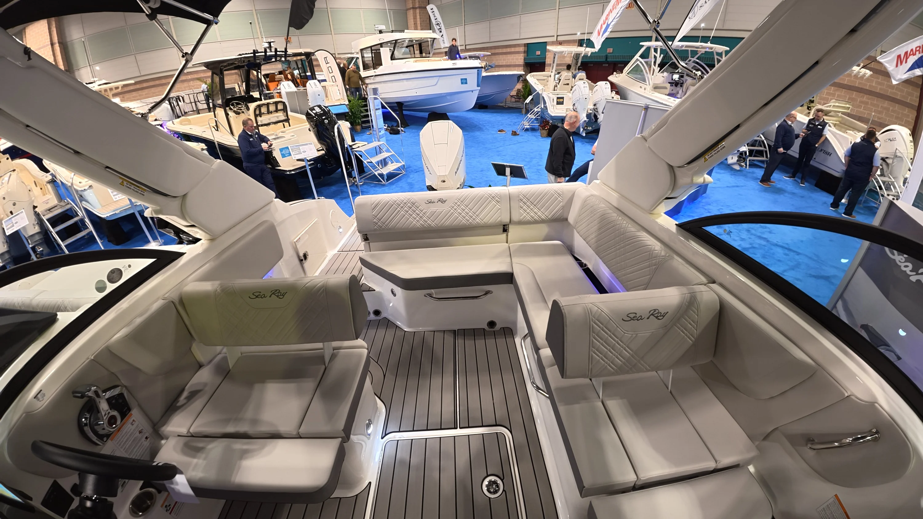 2026 Sea Ray SDX 230 Outboard Image Thumbnail #18