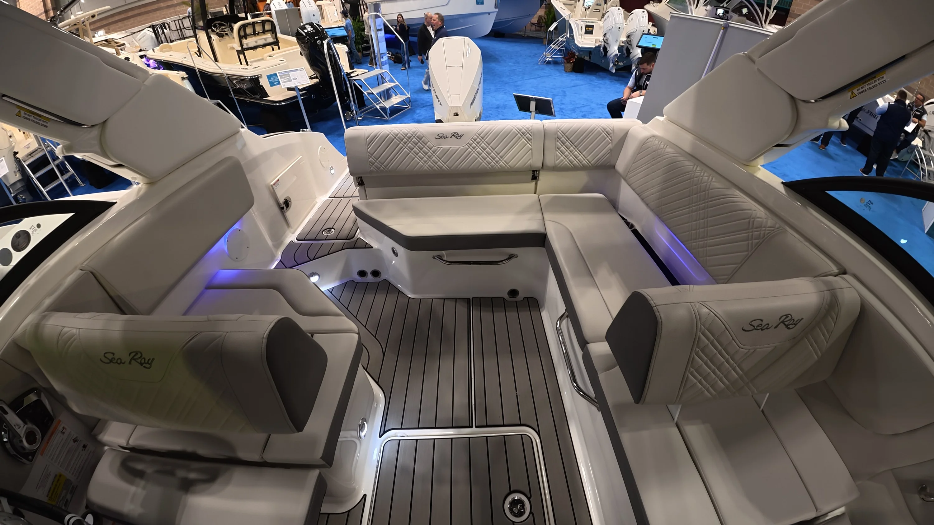 2026 Sea Ray SDX 230 Outboard Image Thumbnail #8