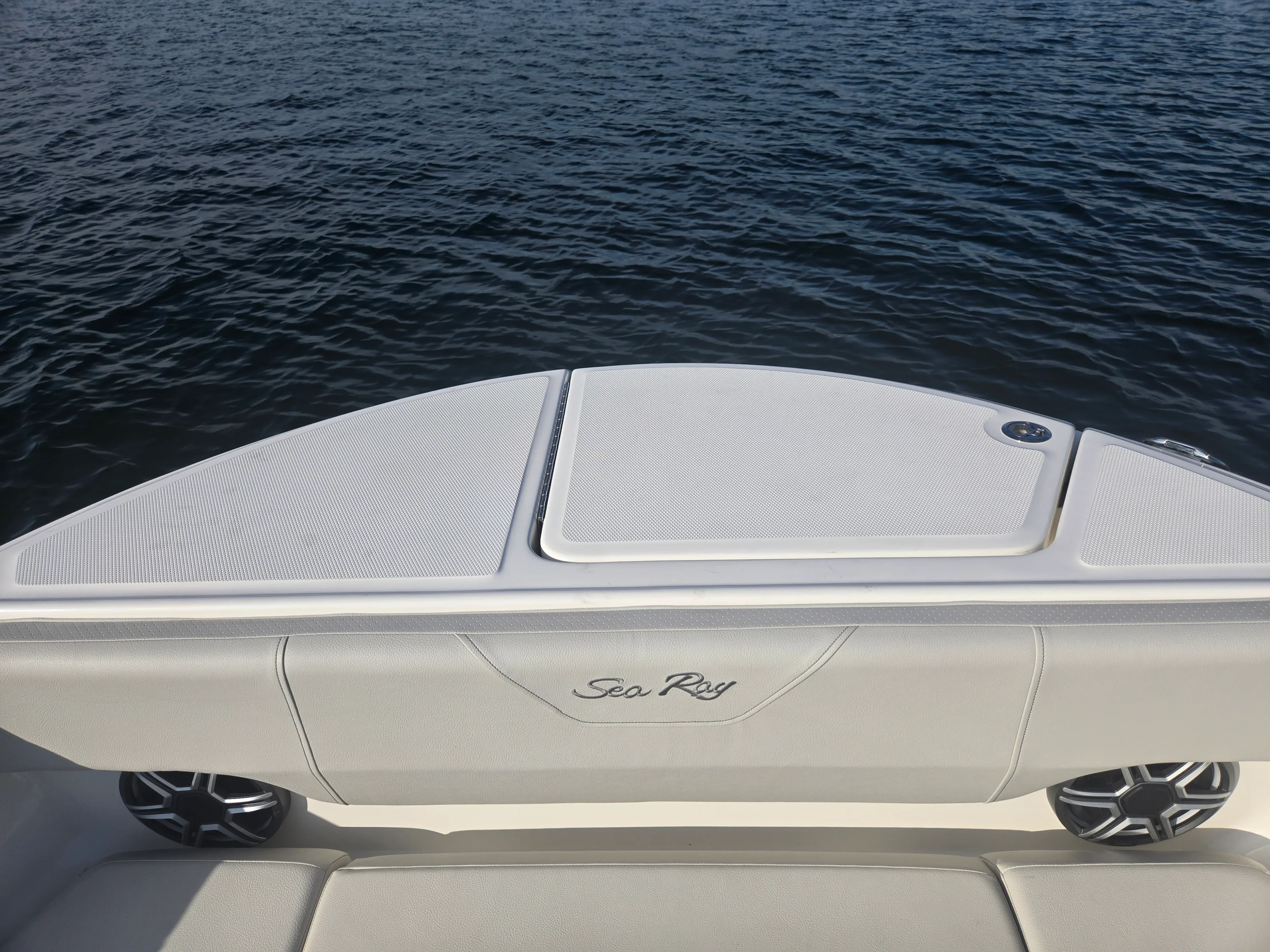 2026 Sea Ray SDX 270 Outboard Image Thumbnail #24