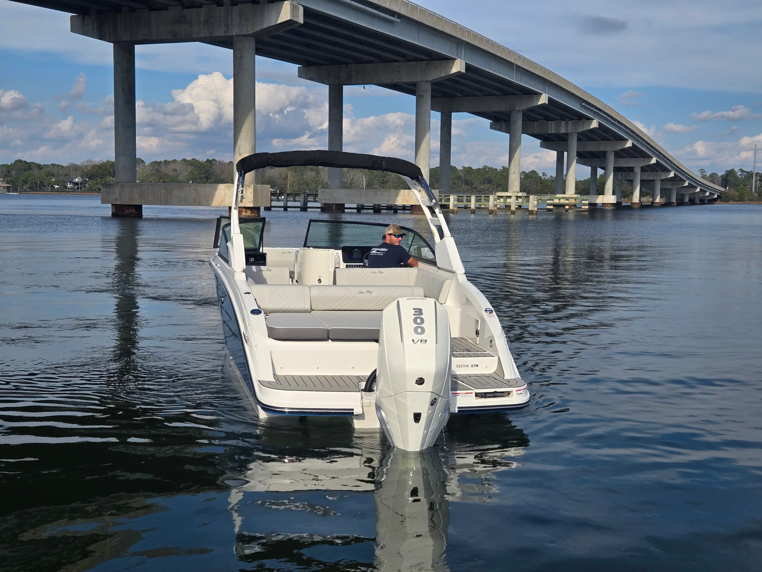 2026 Sea Ray SDX 270 Outboard Image Thumbnail #4