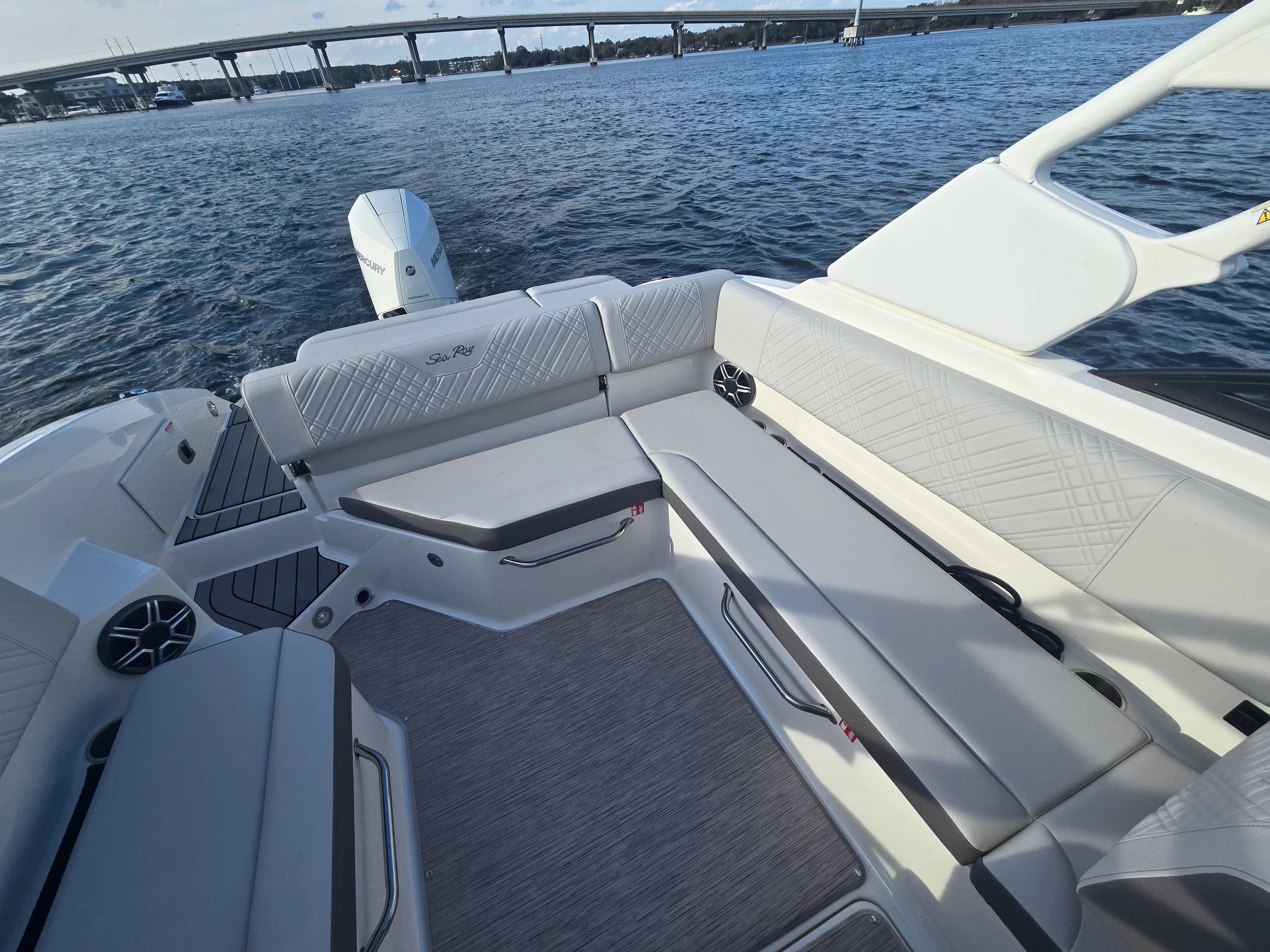 2026 Sea Ray SDX 270 Outboard Image Thumbnail #8