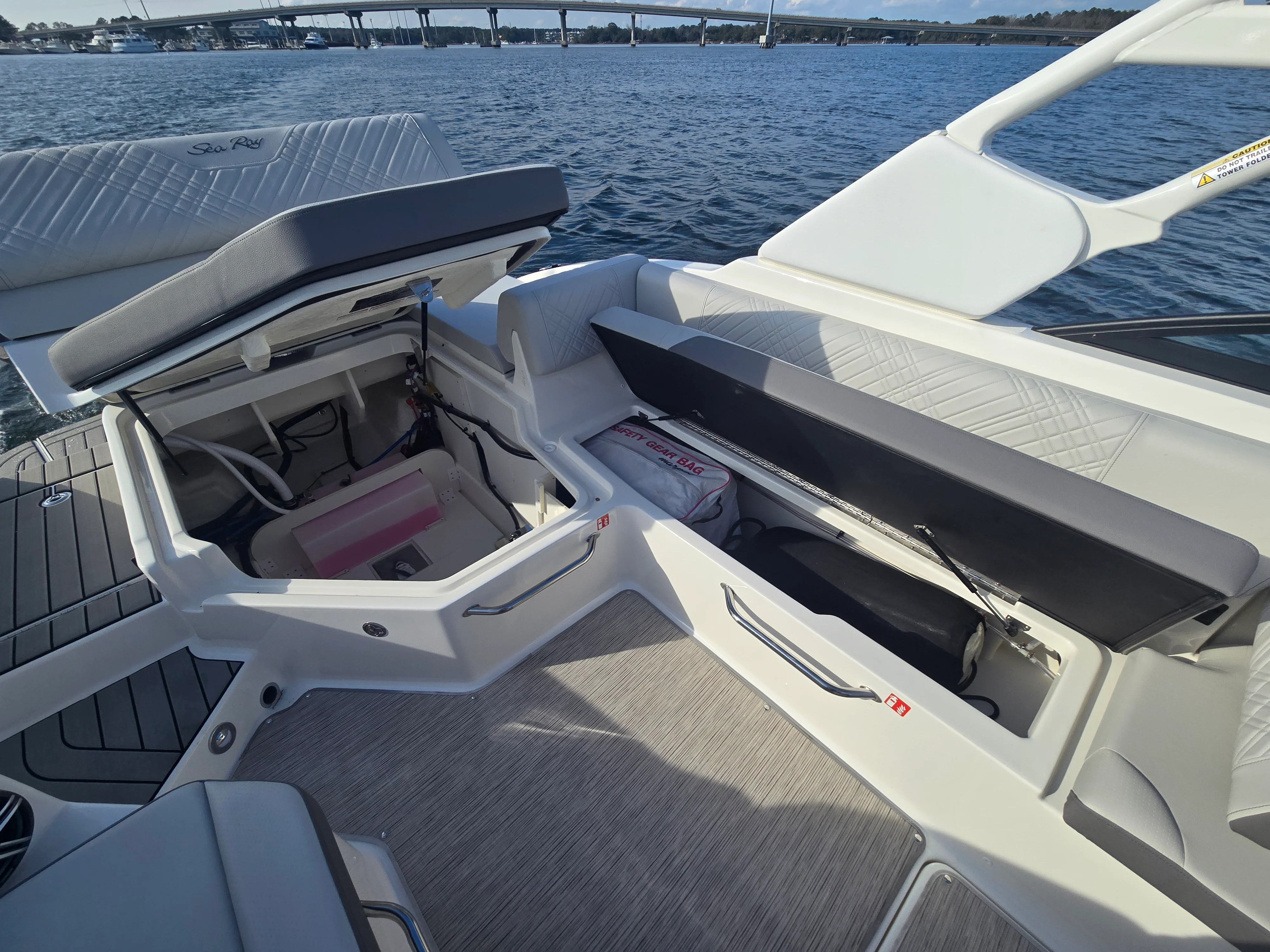 2026 Sea Ray SDX 270 Outboard Image Thumbnail #9