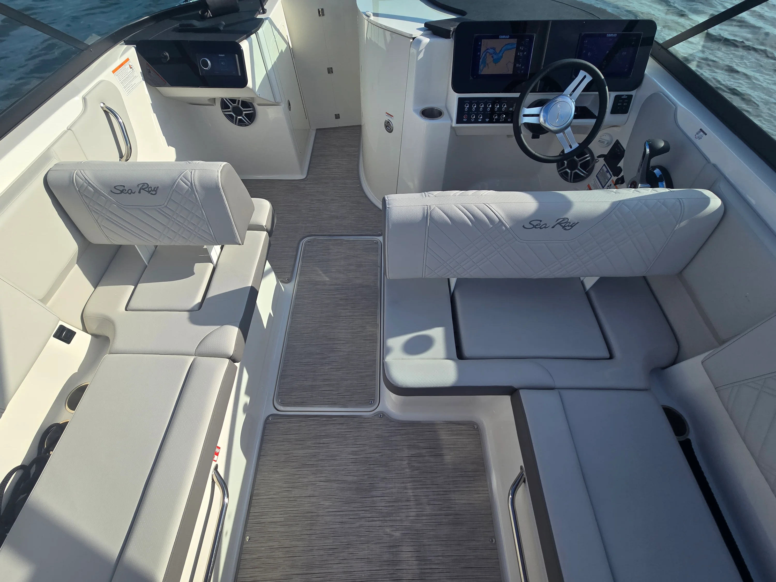 2026 Sea Ray SDX 270 Outboard Image Thumbnail #10