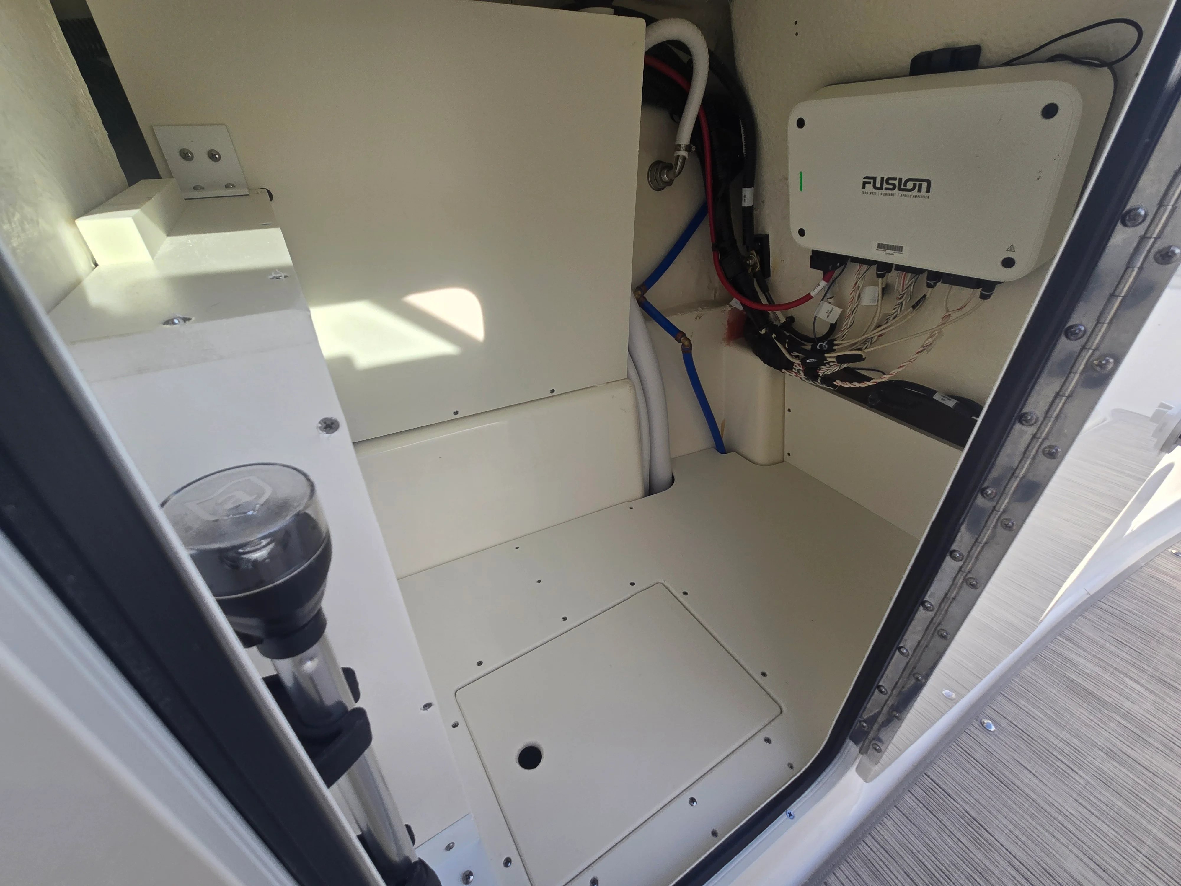 2026 Sea Ray SDX 270 Outboard Image Thumbnail #19