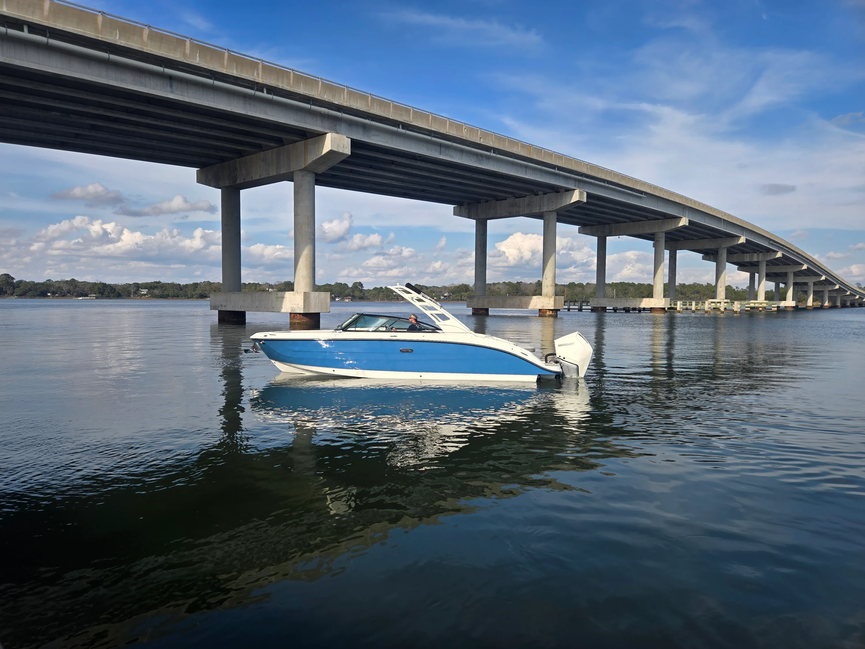 2026 Sea Ray SDX 270 Outboard Image Thumbnail #3