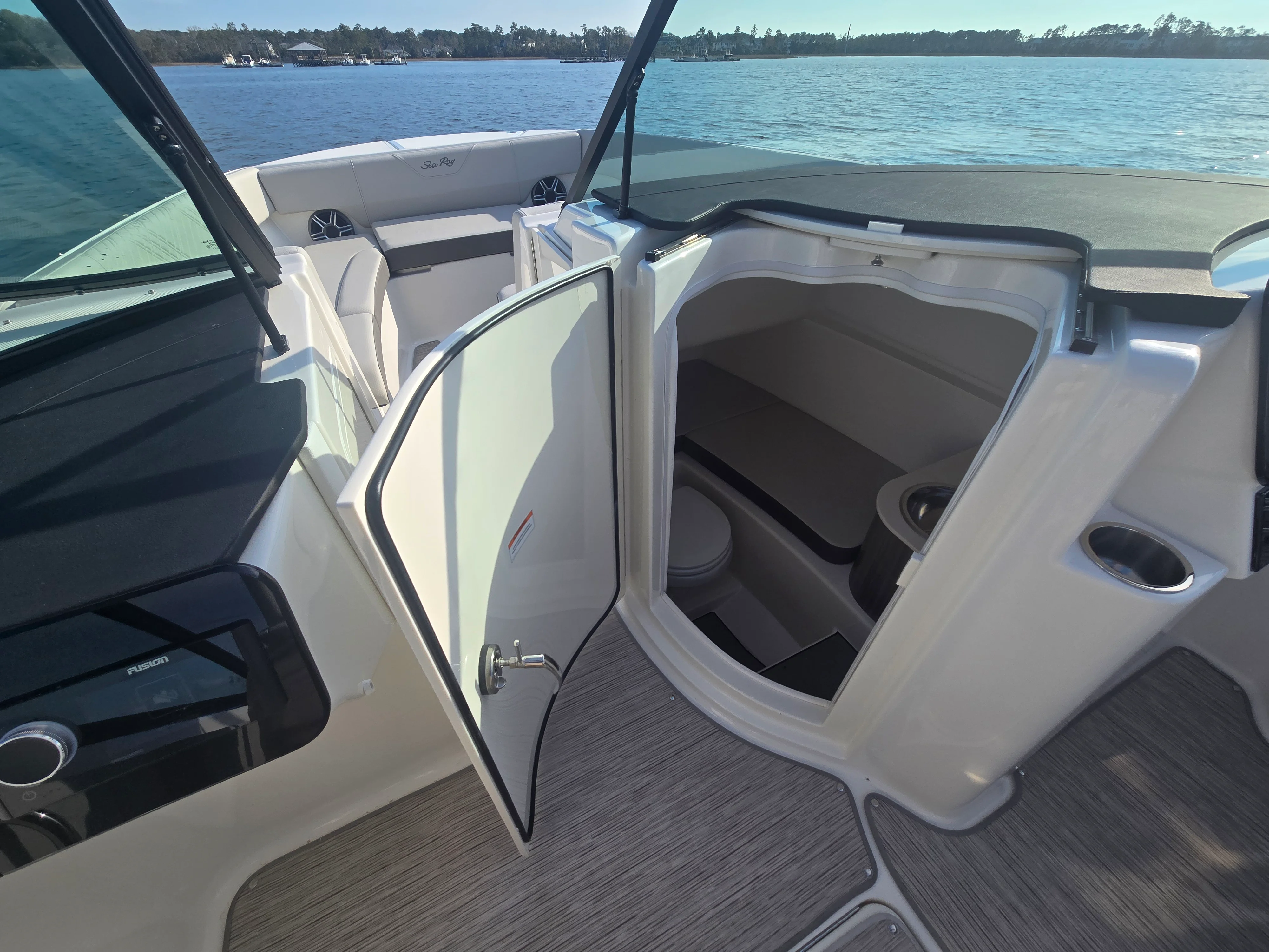 2026 Sea Ray SDX 270 Outboard Image Thumbnail #16