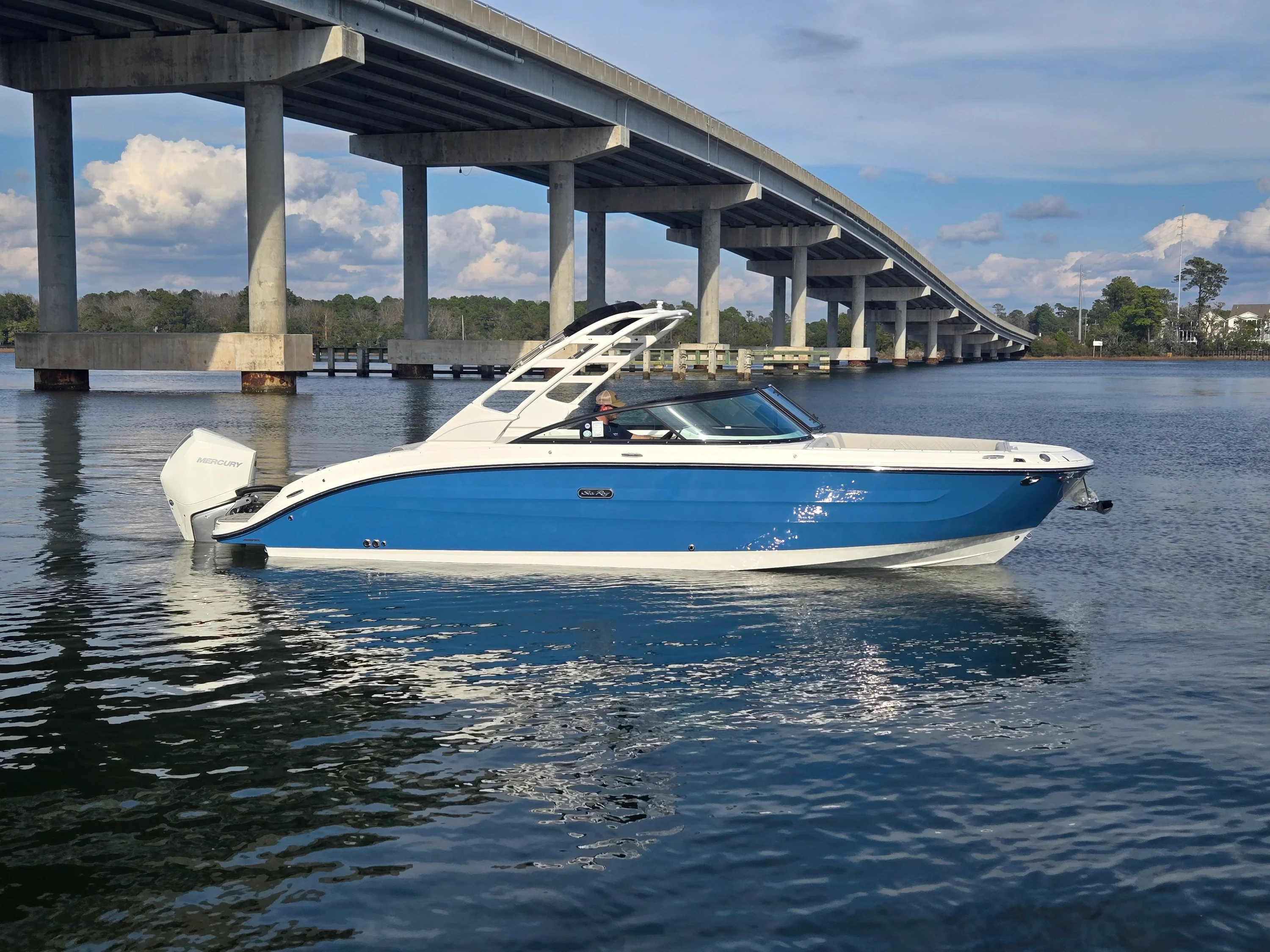 2026 Sea Ray SDX 270 Outboard Image Thumbnail #0