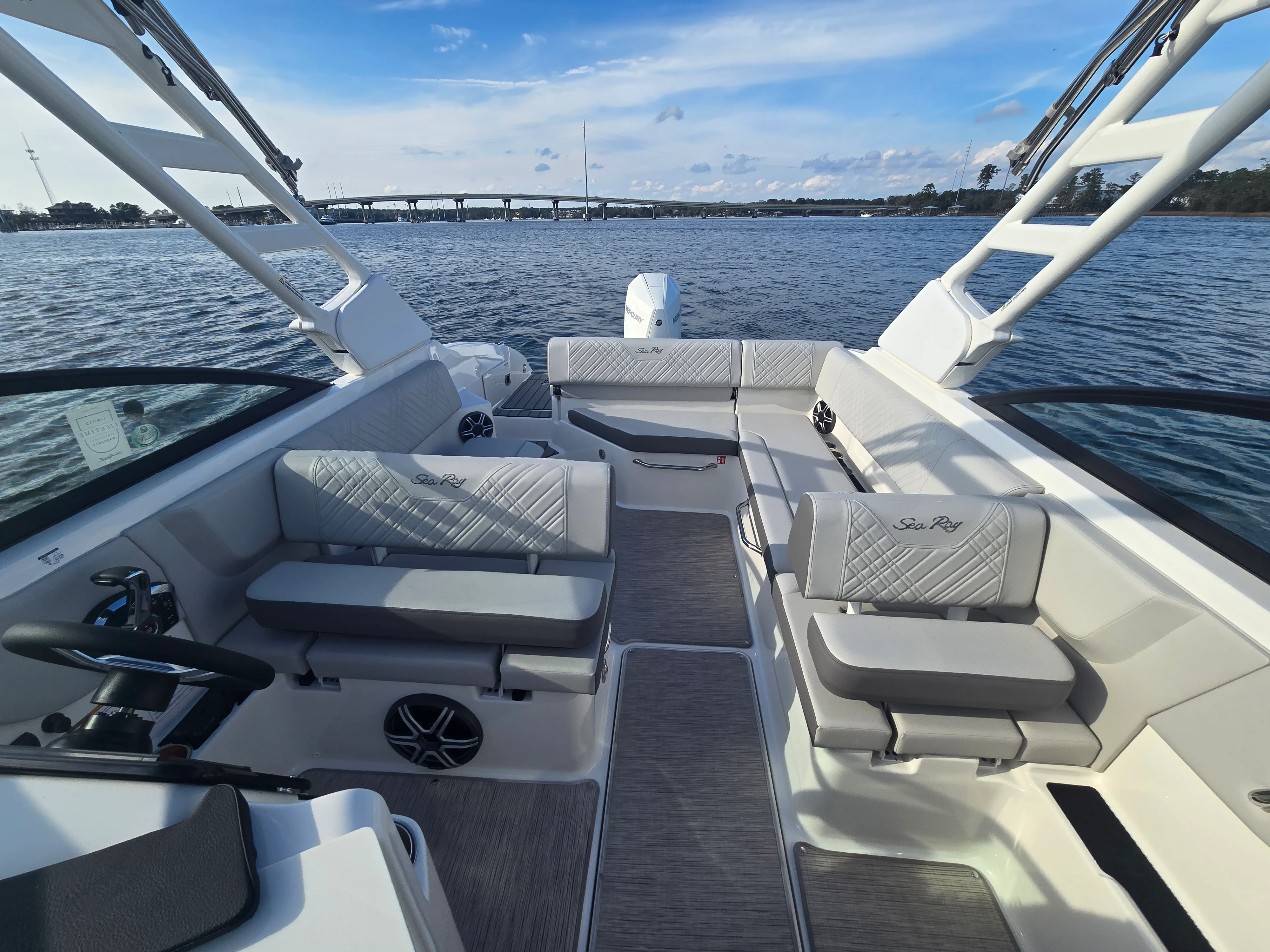 2026 Sea Ray SDX 270 Outboard Image Thumbnail #12