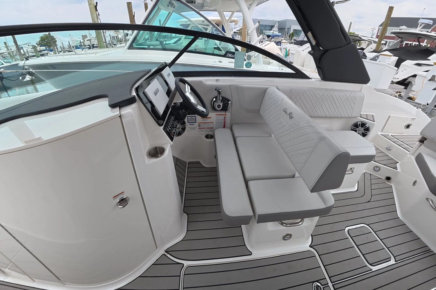 2026 Sea Ray SDX 270 Outboard Image Thumbnail #14