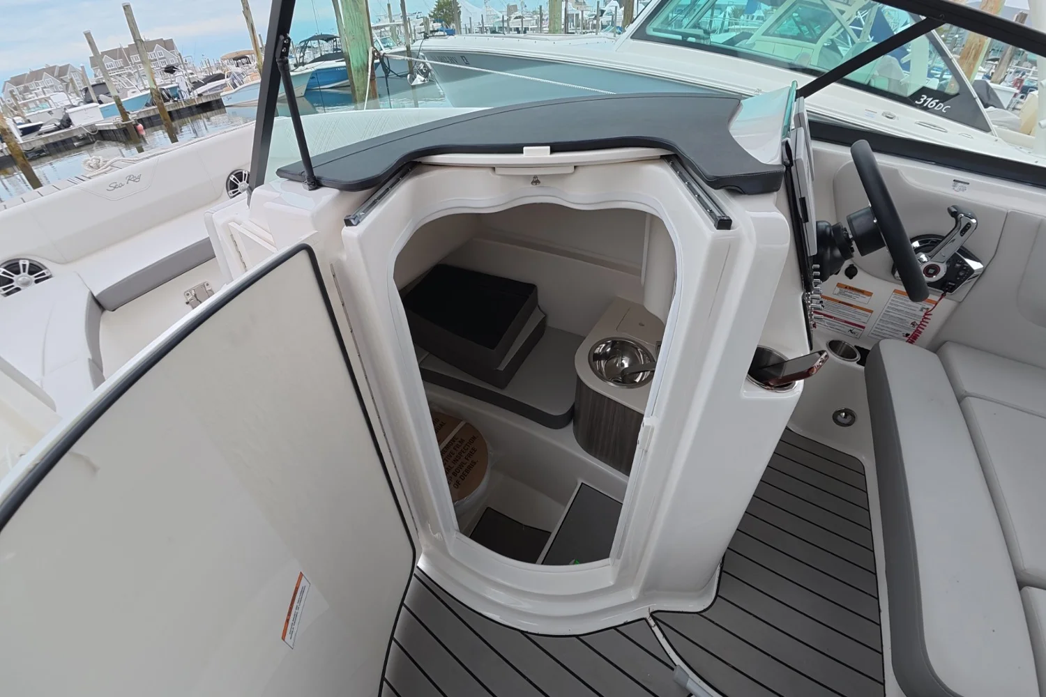 2026 Sea Ray SDX 270 Outboard Image Thumbnail #21