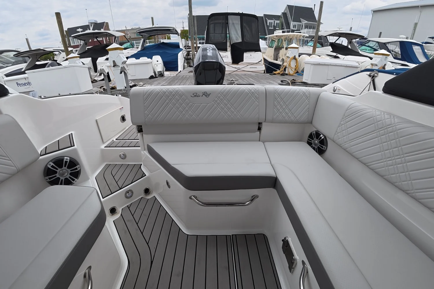 2026 Sea Ray SDX 270 Outboard Image Thumbnail #6