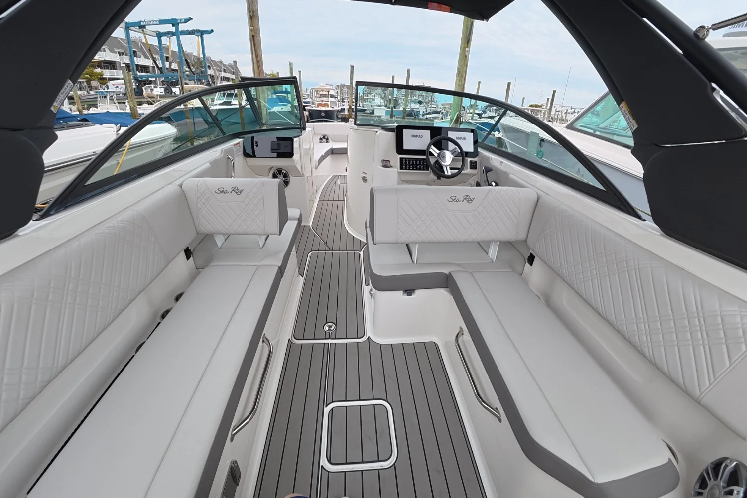 2026 Sea Ray SDX 270 Outboard Image Thumbnail #9