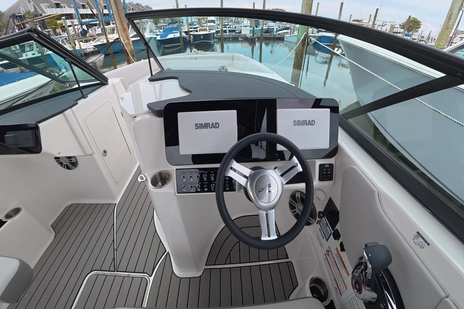 2026 Sea Ray SDX 270 Outboard Image Thumbnail #16