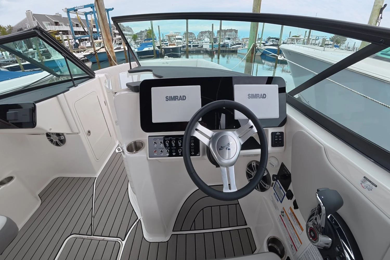 2026 Sea Ray SDX 270 Outboard Image Thumbnail #17