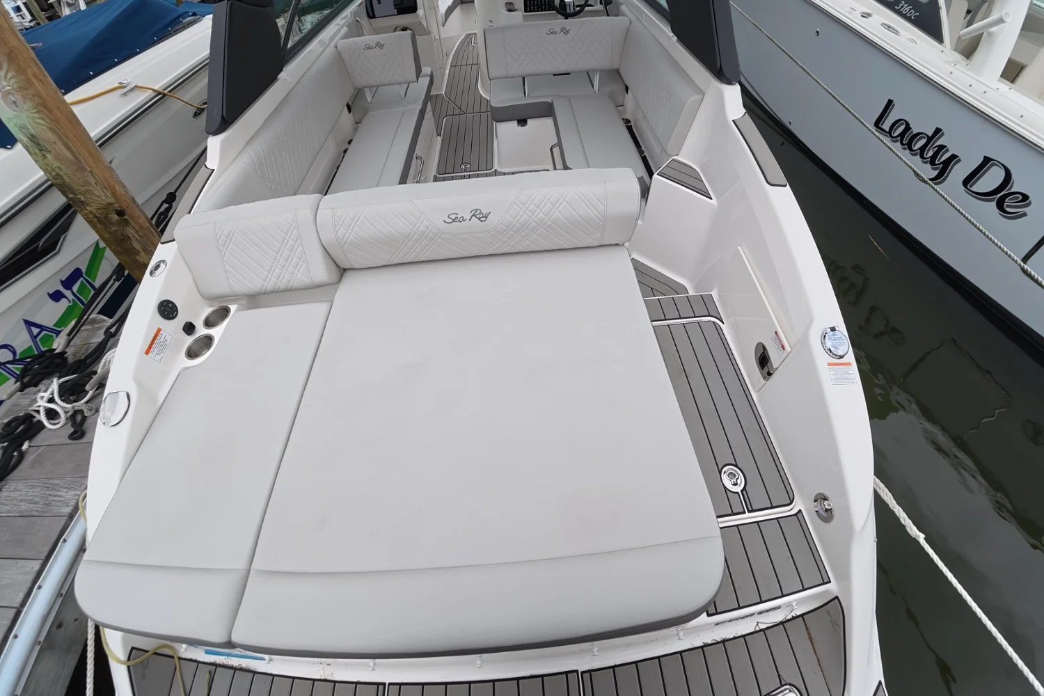 2026 Sea Ray SDX 270 Outboard Image Thumbnail #4
