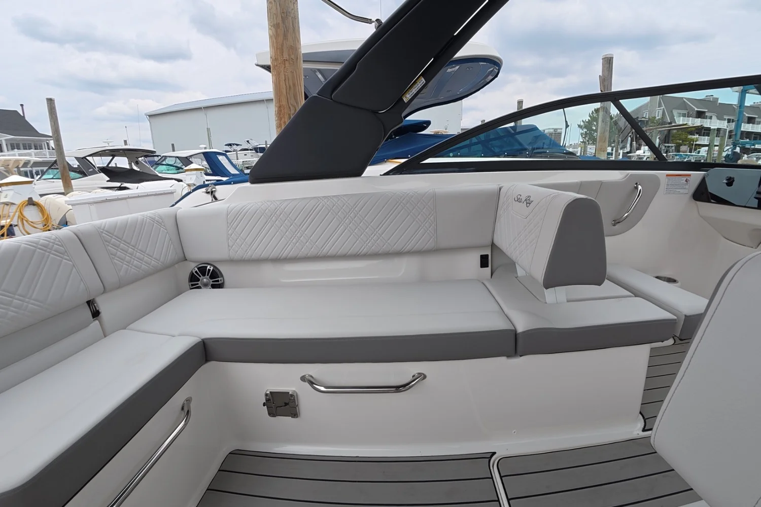 2026 Sea Ray SDX 270 Outboard Image Thumbnail #8