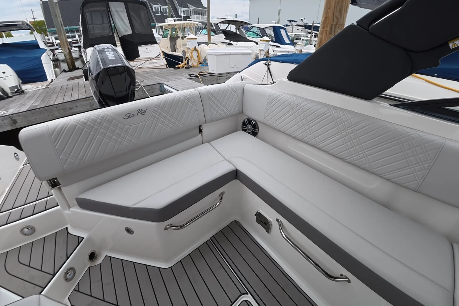 2026 Sea Ray SDX 270 Outboard Image Thumbnail #7