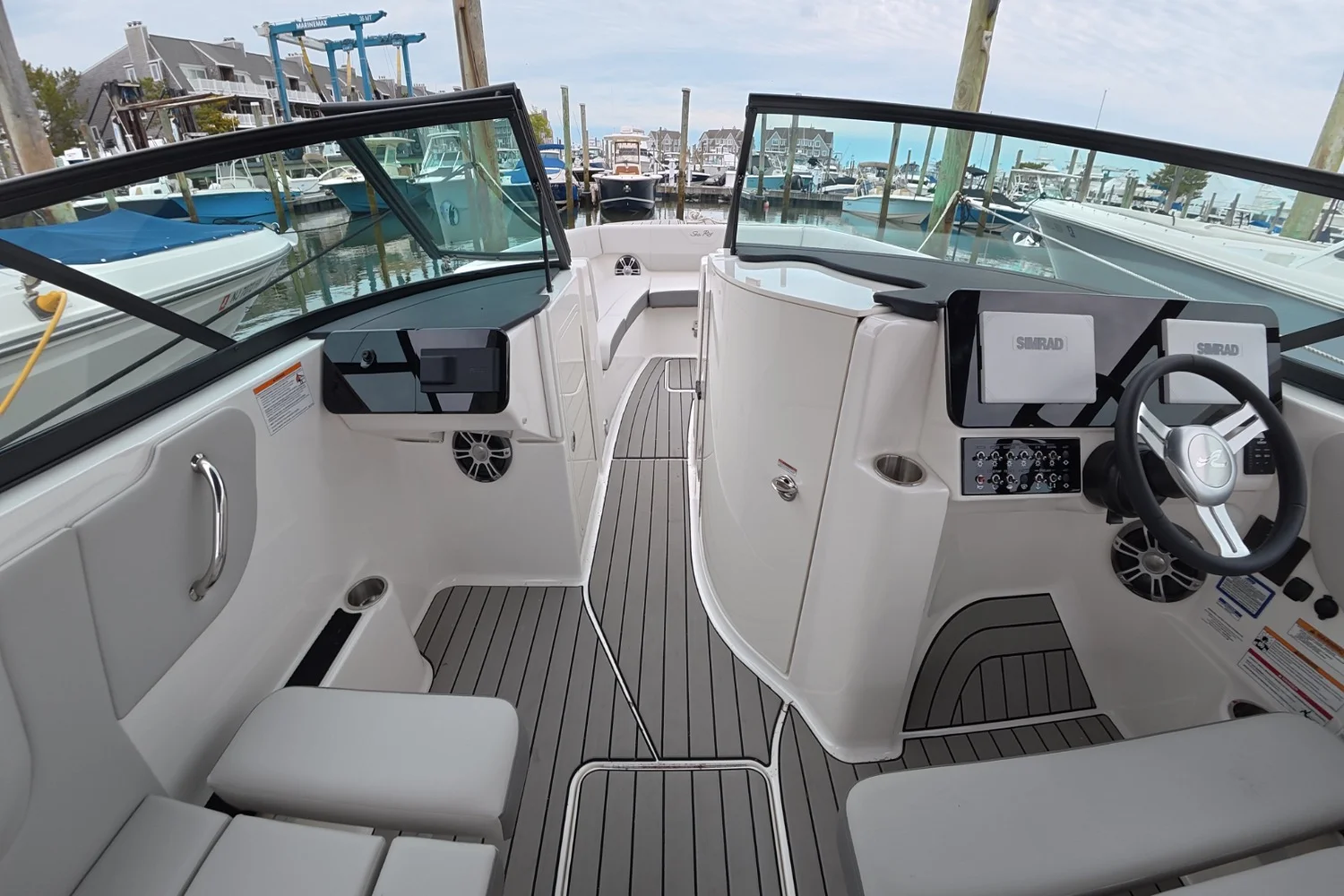 2026 Sea Ray SDX 270 Outboard Image Thumbnail #18