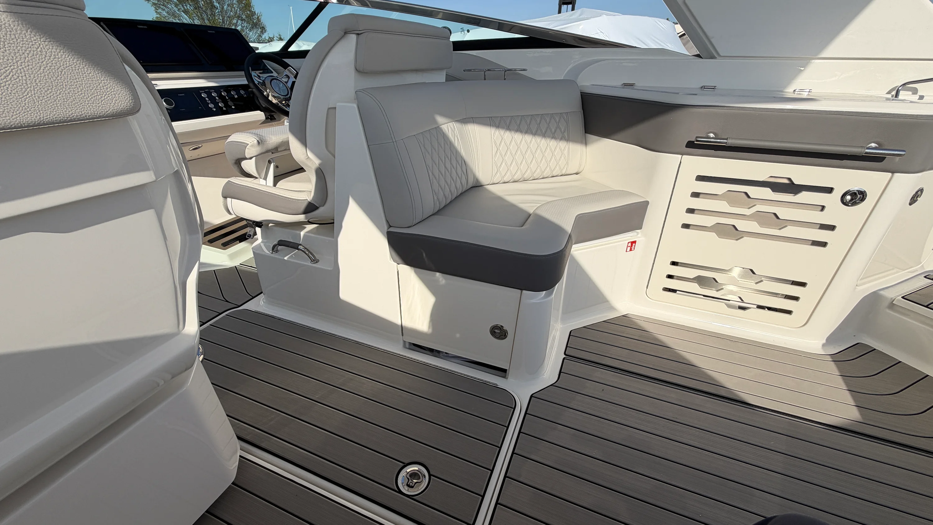 2026 Sea Ray SLX 310 Outboard Image Thumbnail #20