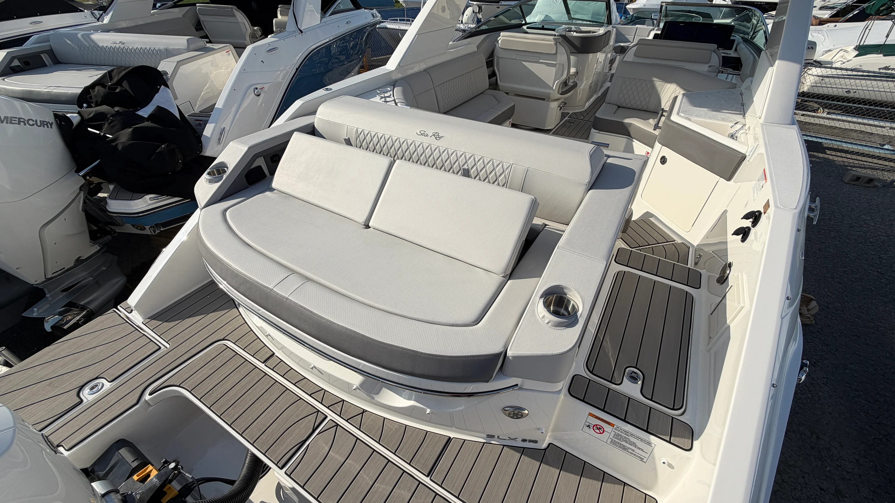 2026 Sea Ray SLX 310 Outboard Image Thumbnail #5