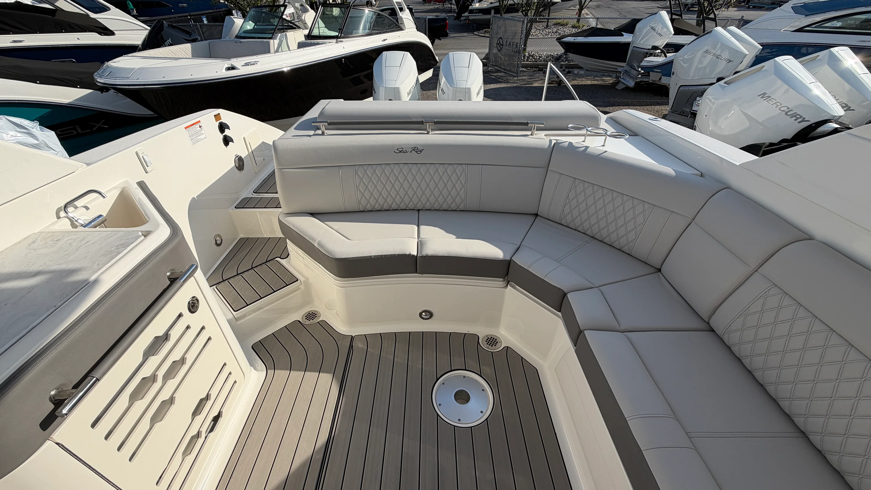 2026 Sea Ray SLX 310 Outboard Image Thumbnail #16